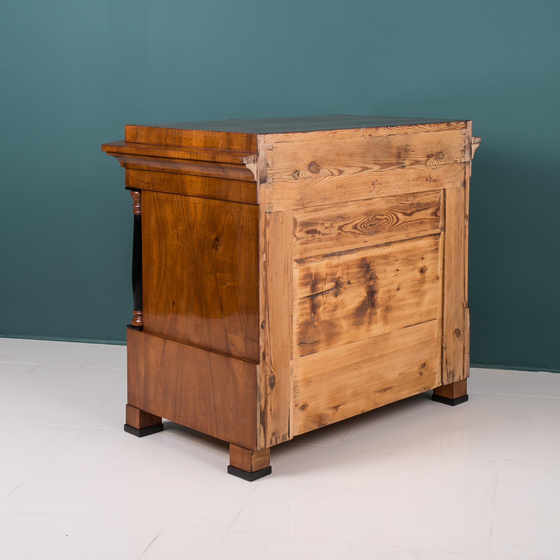 Biedermeier Chest of Drawers in Walnut, Germany, 19th Century 5