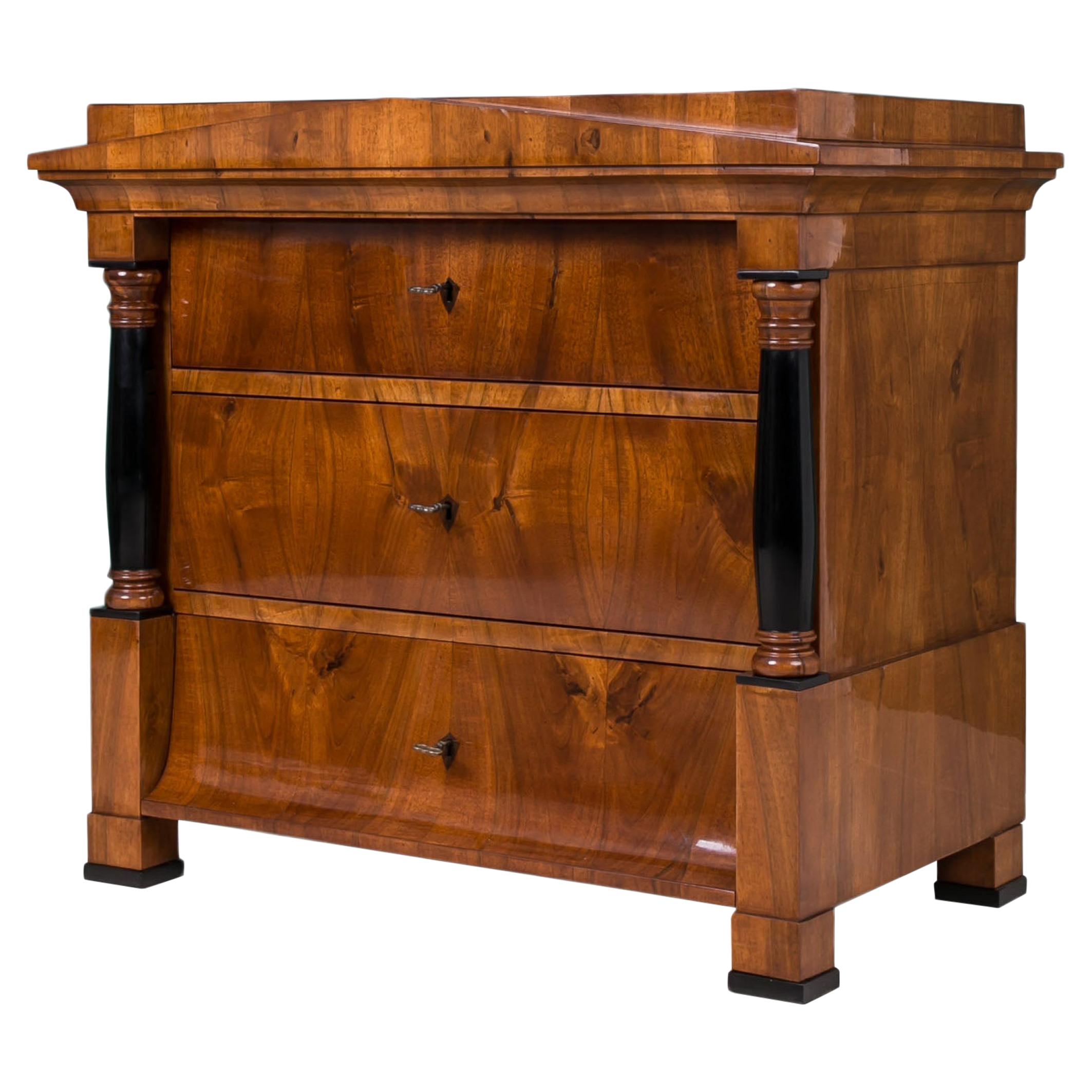 Biedermeier Chest of Drawers in Walnut, Germany, 19th Century