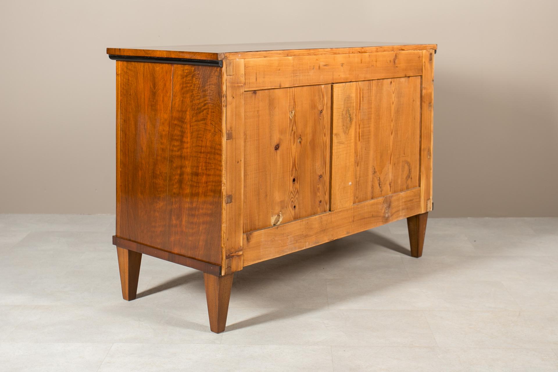 Biedermeier Chest of Drawers in Walnut Veneer, Germany, 19th Century 7