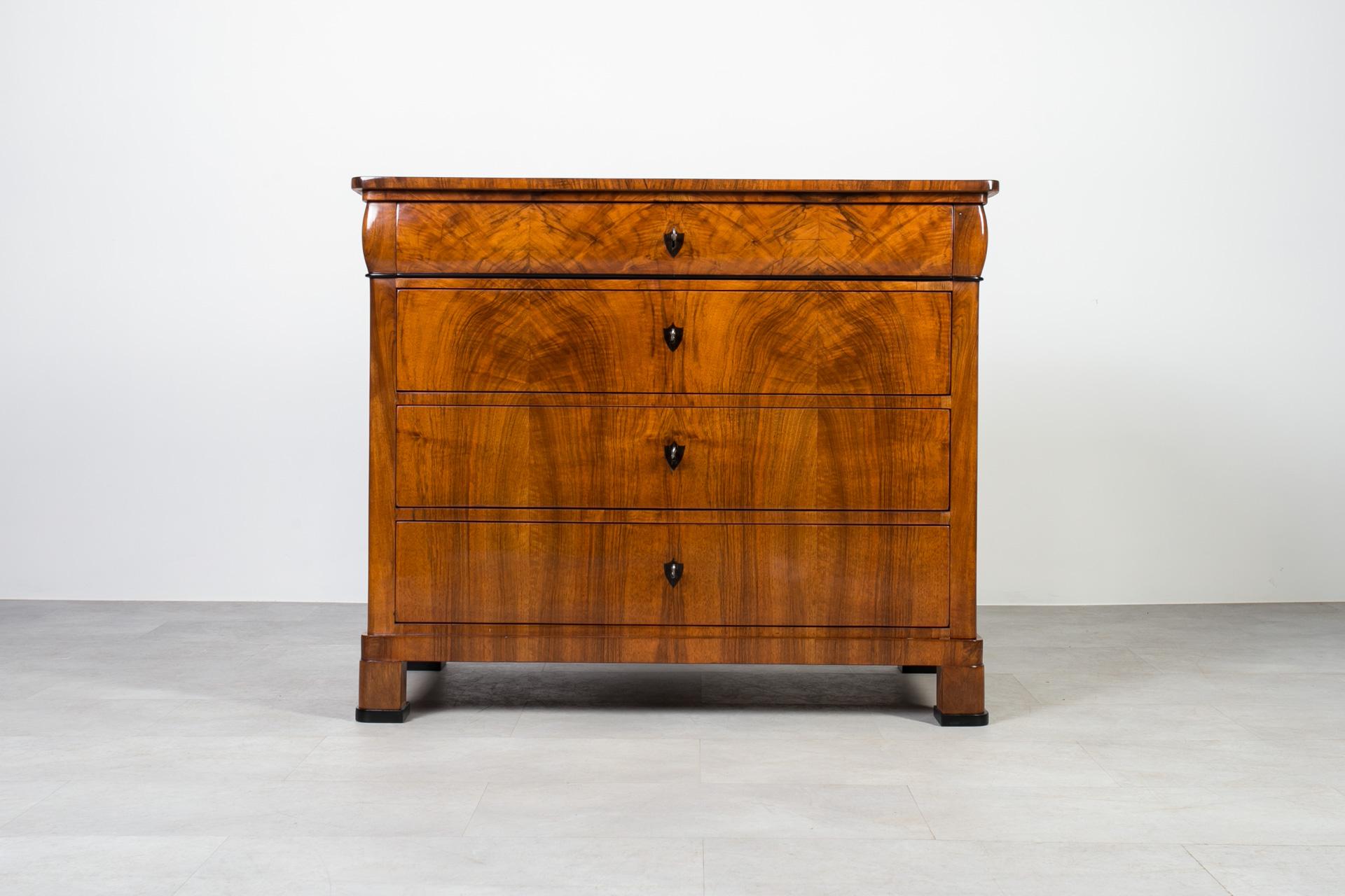 Polished Biedermeier Chest of Drawers in Walnut Veneer, Germany, 19th Century For Sale