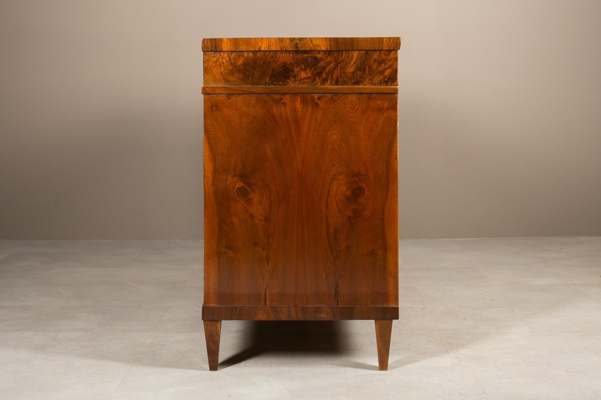 Biedermeier Chest of Drawers in Walnut Veneer, Germany, 19th Century 2