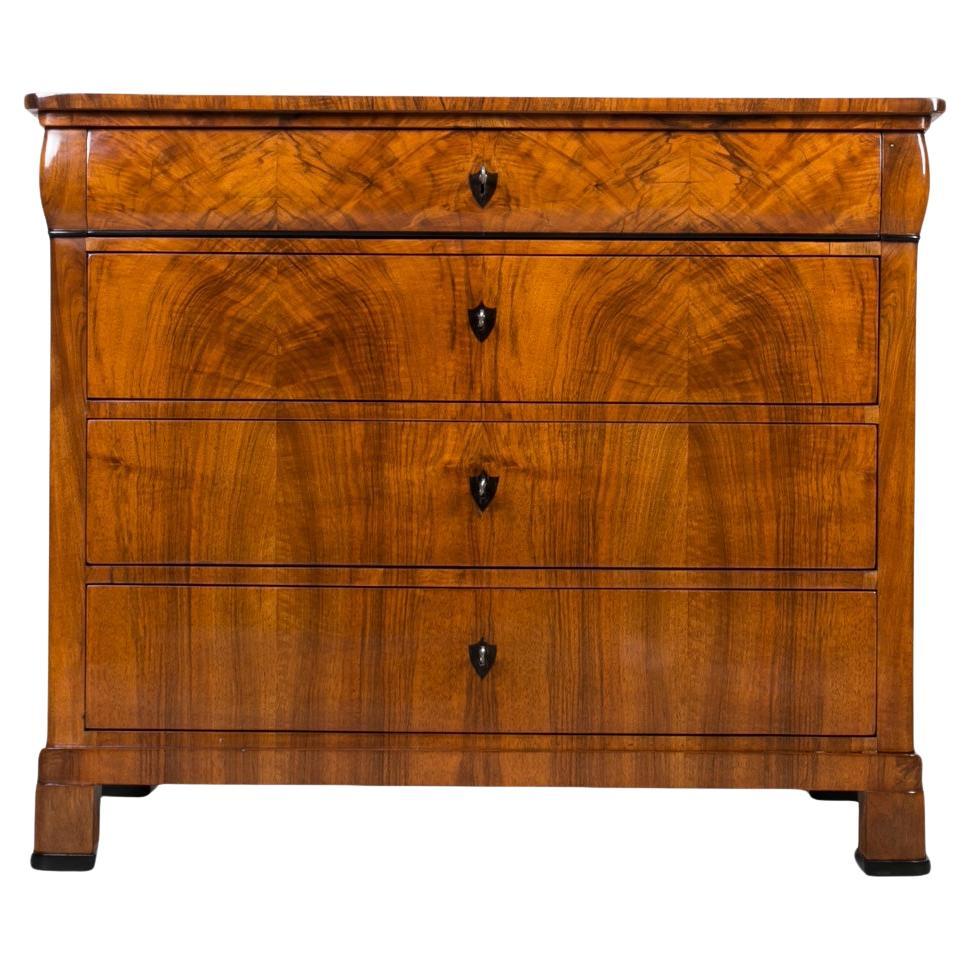 Biedermeier Chest of Drawers in Walnut Veneer, Germany, 19th Century For Sale