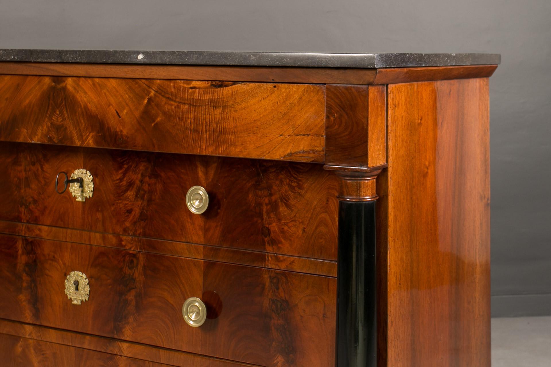 Biedermeier Chest of Drawers in Walnut Veneer, Marble Top, France, 19th Century For Sale 2