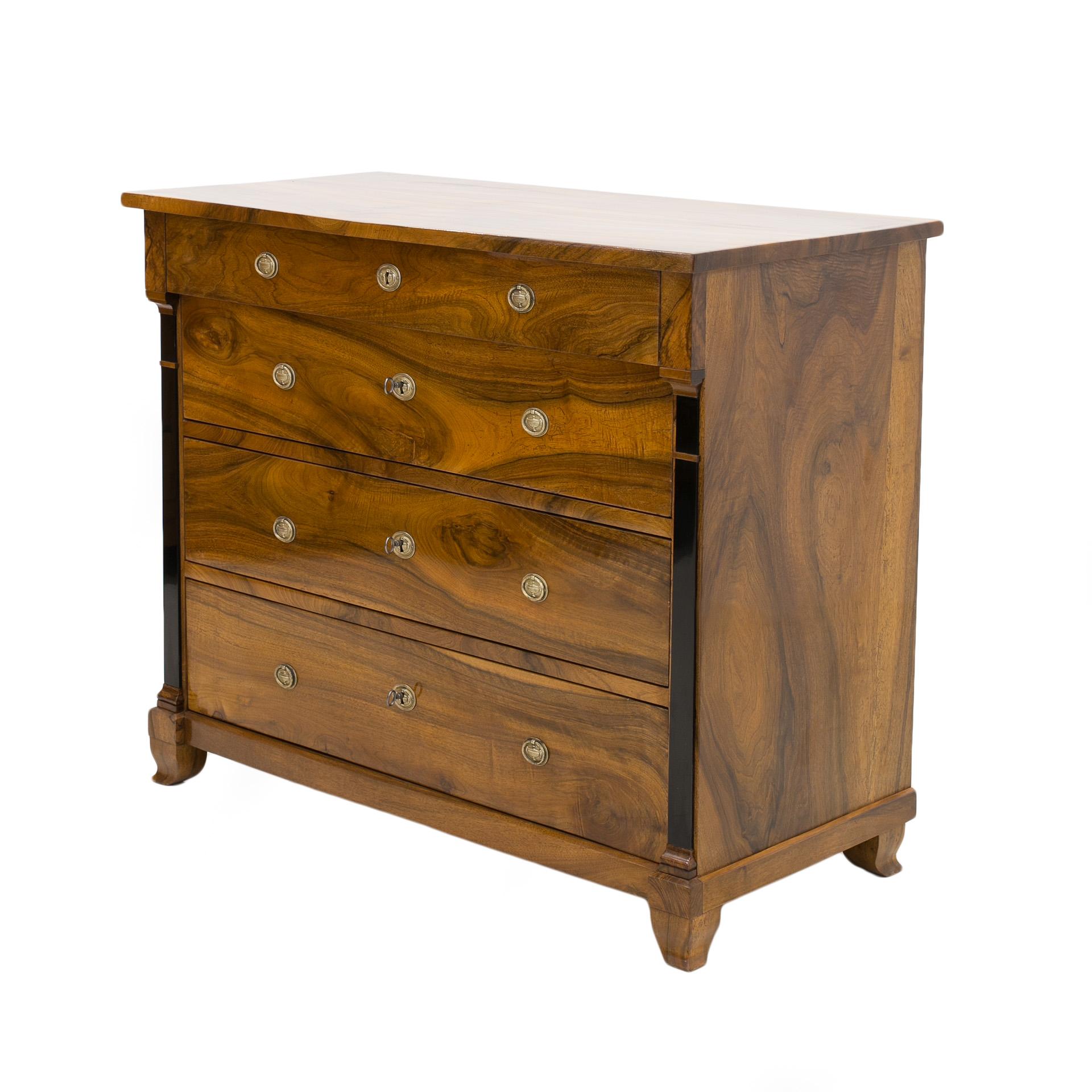 Biedermeier style chest of drawers from the beginning of the 19th century. This piece of furniture comes from France. It was made of solid walnut wood. Finished with shellac polish, applied manually with a high gloss tampon with blurred pores, which