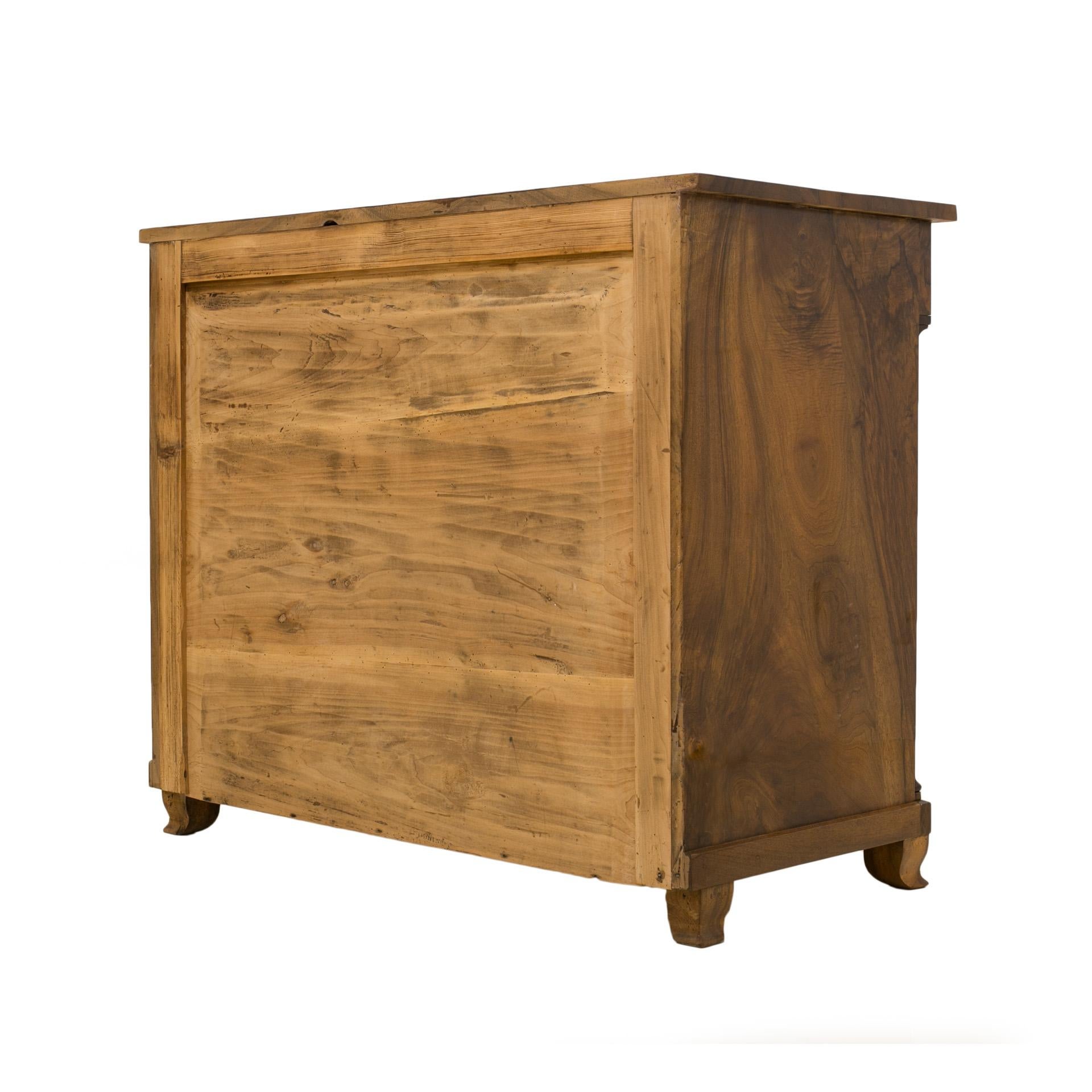 Biedermeier Chest of Drawers in Walnut Wood, France, 19th Century In Excellent Condition In Wrocław, Poland