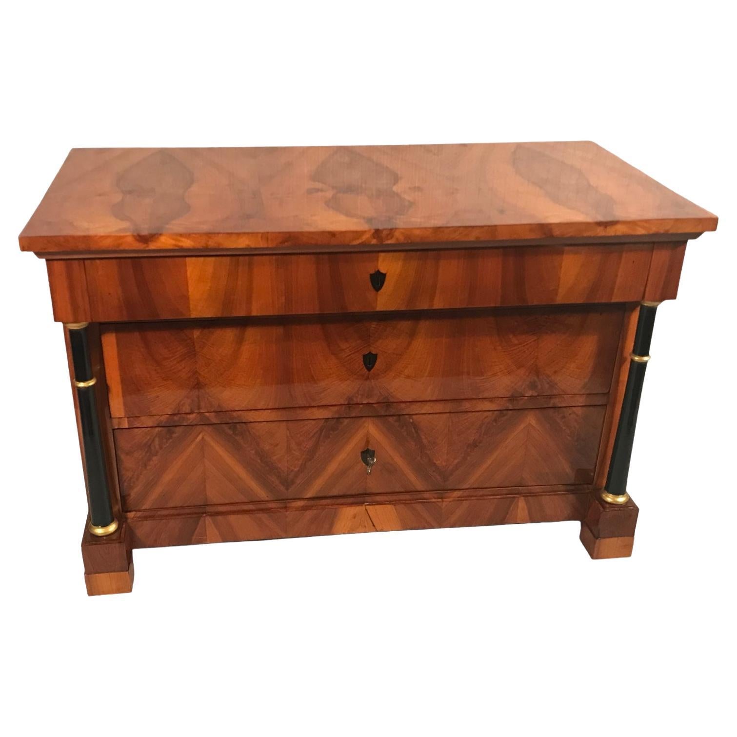 If you’re looking for a stunning antique Biedermeier chest of drawers, this piece from Southern Germany is a must-have. Dating back to around 1820, it features a unique three-drawer design and a beautiful walnut veneer grain that really stands out.