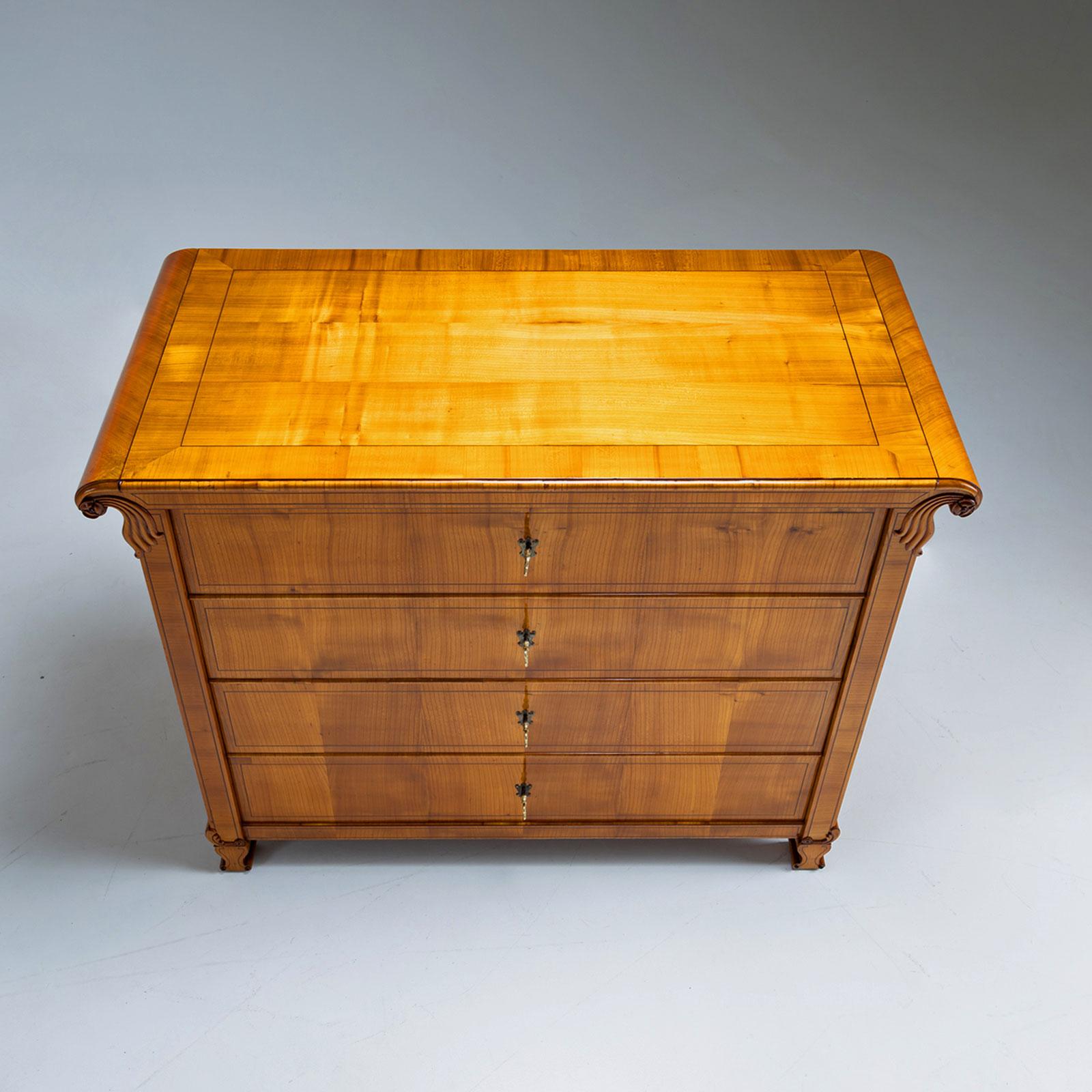 Metà XIX secolo Cassettiera Biedermeier, Monarchia del Danubio, 1830 circa in vendita