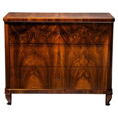 Biedermeier-Kommode, Nussbaumfurnier, CIRCA 1830