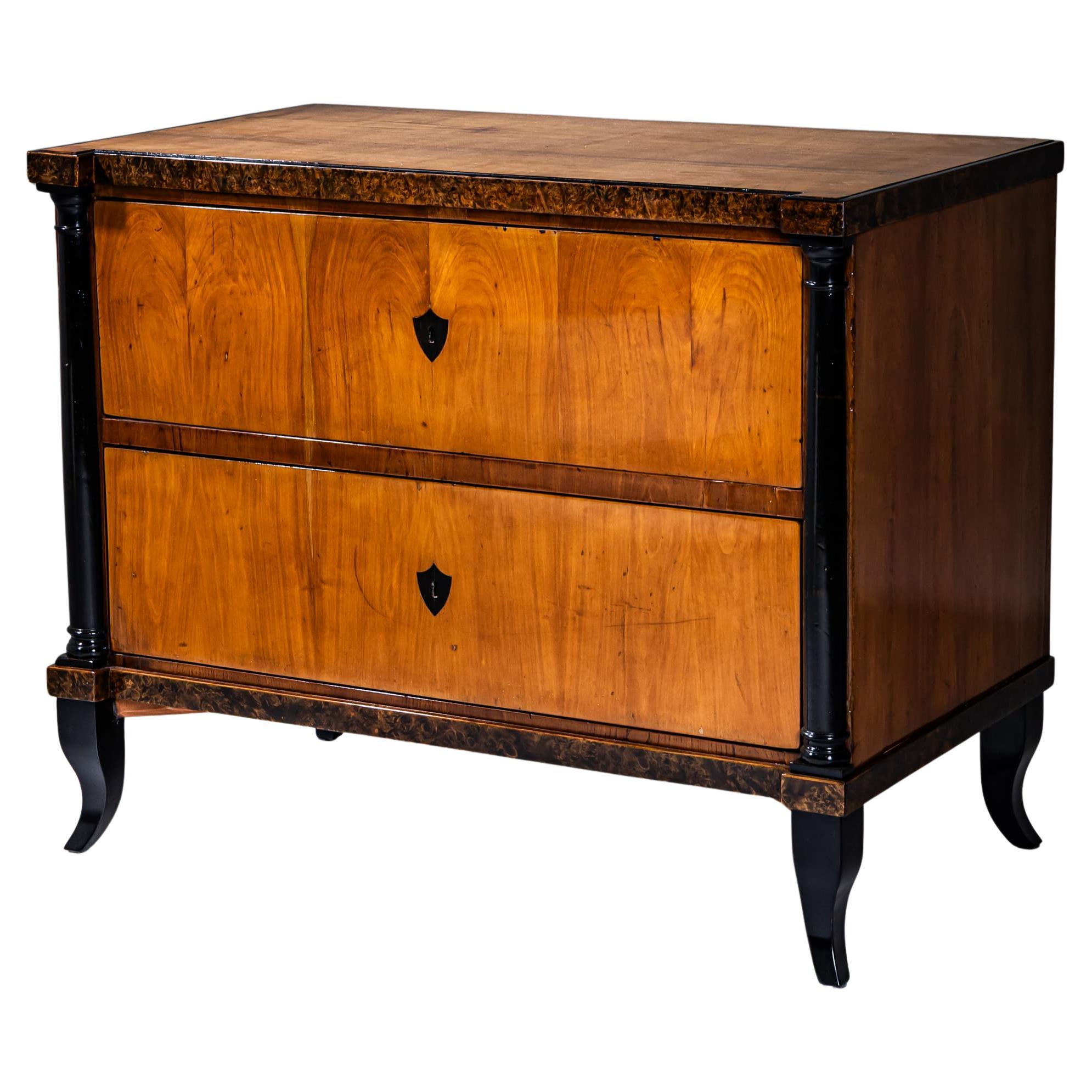 Biedermeier Chest of Drawers with Burl Veneer, Southern Germany, circa 1820 For Sale