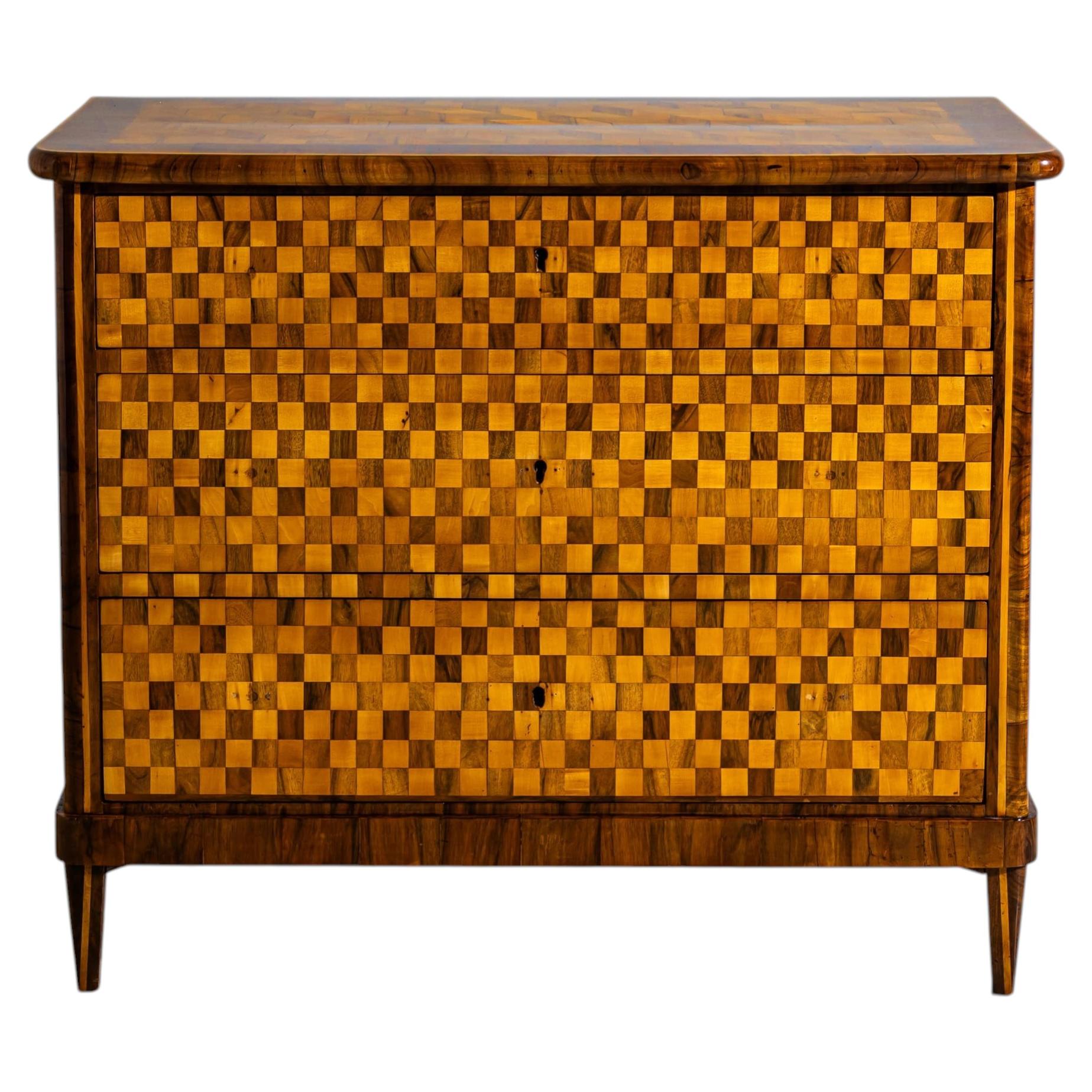 Biedermeier-Kommode mit Schachbrettmuster-Furnier, Deutschland im Angebot