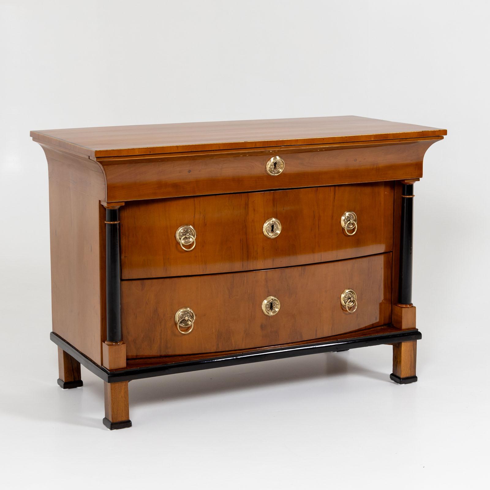 Biedermeier Chest of Drawers with ebonized Columns, Germany around 1820 In Good Condition For Sale In Greding, DE