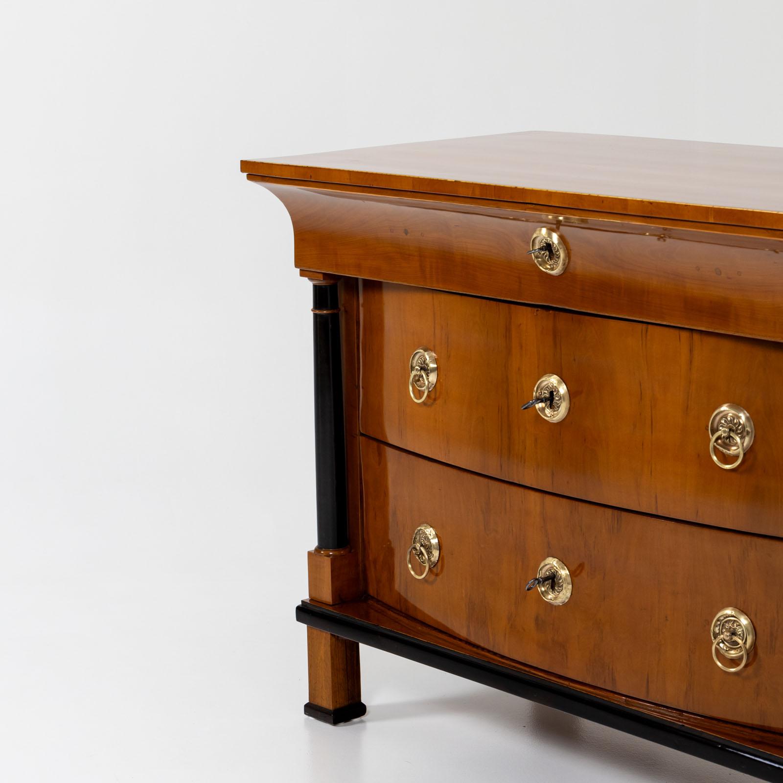 Biedermeier Chest of Drawers with ebonized Columns, Germany around 1820 For Sale 1