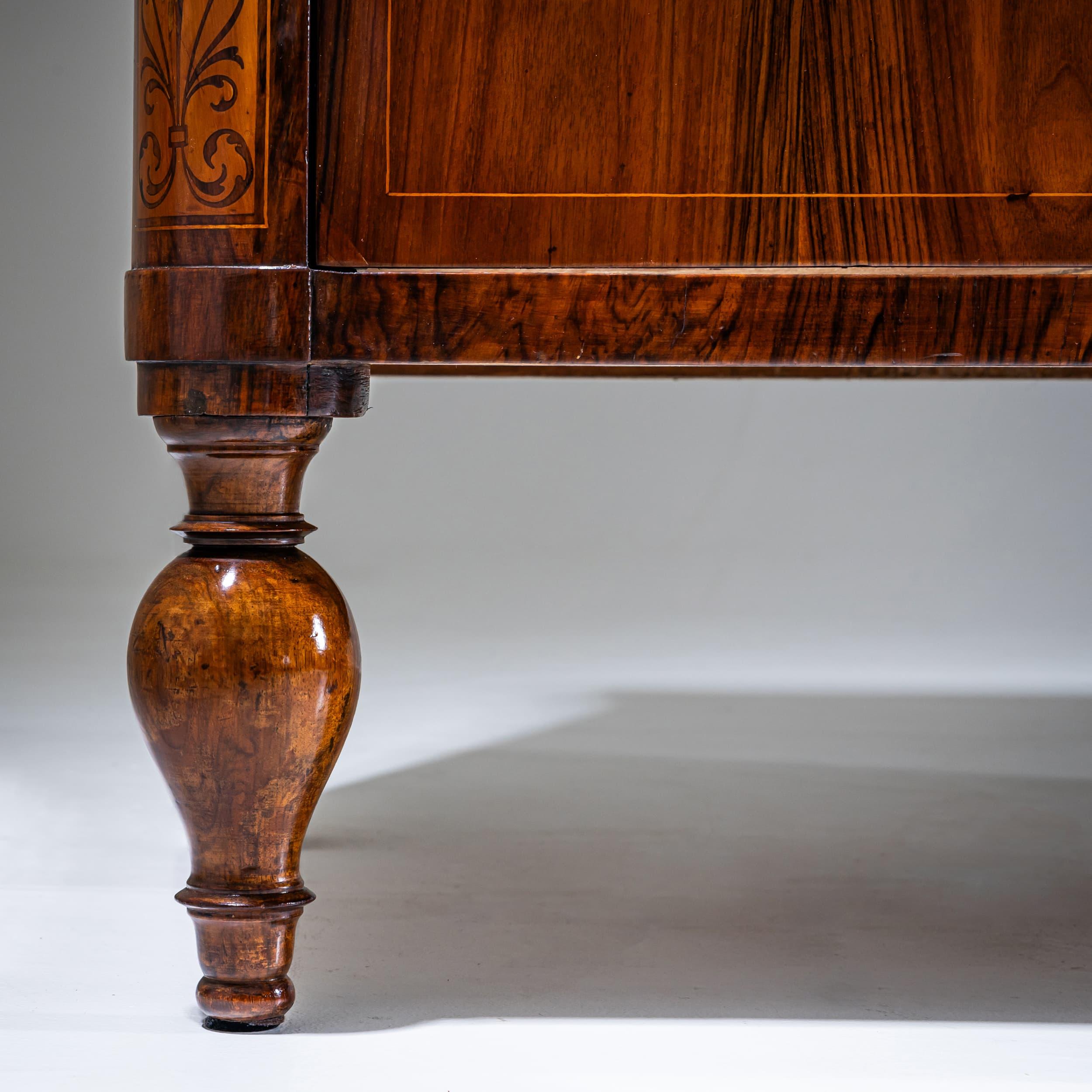 Biedermeier Kommode mit Intarsien im Angebot 1