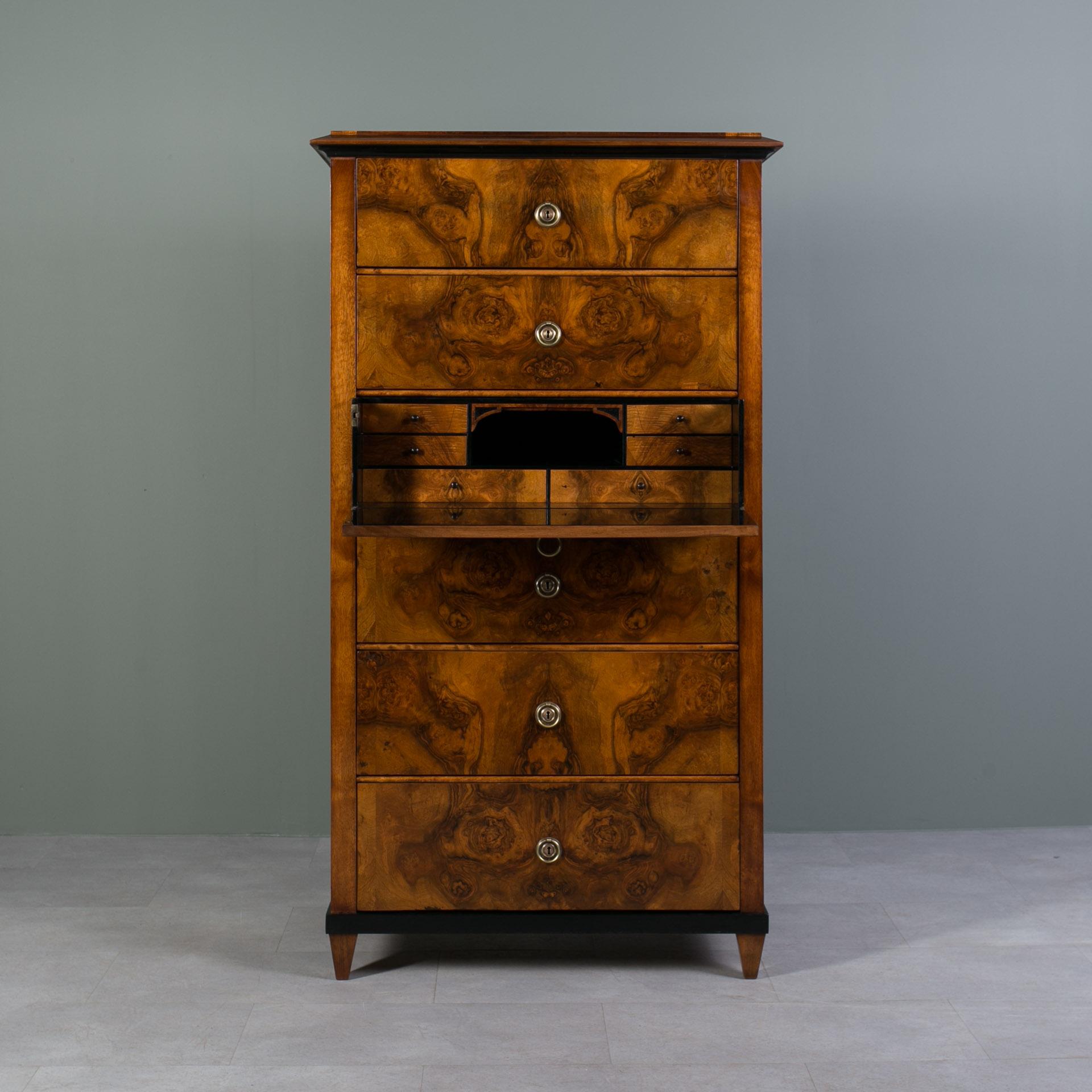 Austriaco Cassettiera Biedermeier con segretaria, Austria, metà XIX secolo in vendita