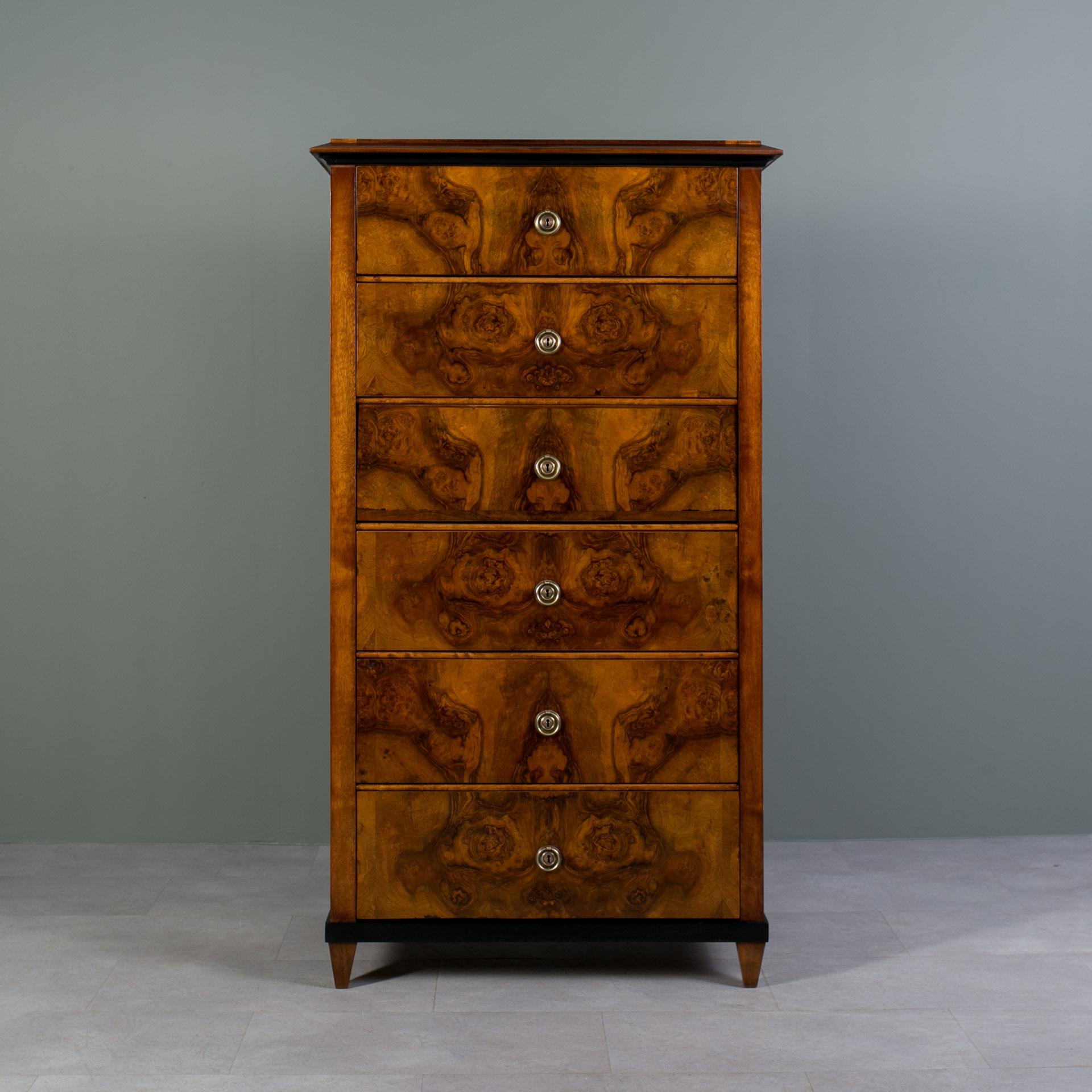 Lucidato Cassettiera Biedermeier con segretaria, Austria, metà XIX secolo in vendita