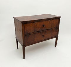 Biedermeier Chest of Drawers, Walnut Veneer, South Germany circa 1825