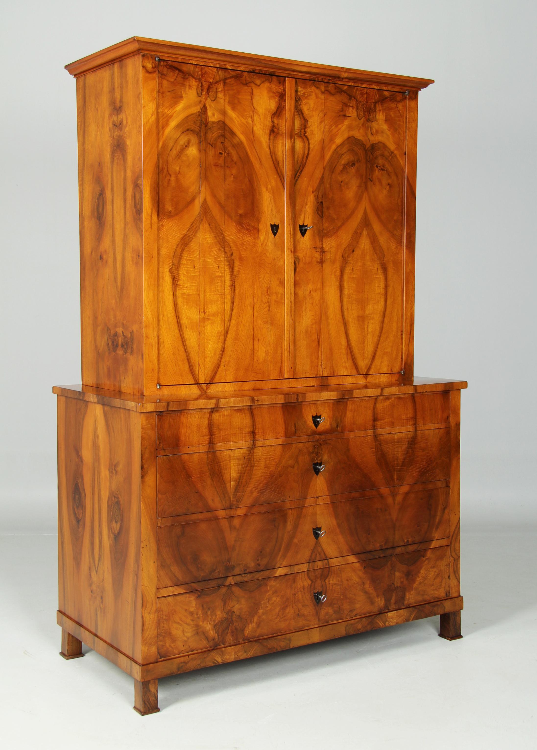 Arcón Biedermeier, Secretario o Gabinete, Nogal, Sur de Alemania, hacia 1830 Alemán en venta