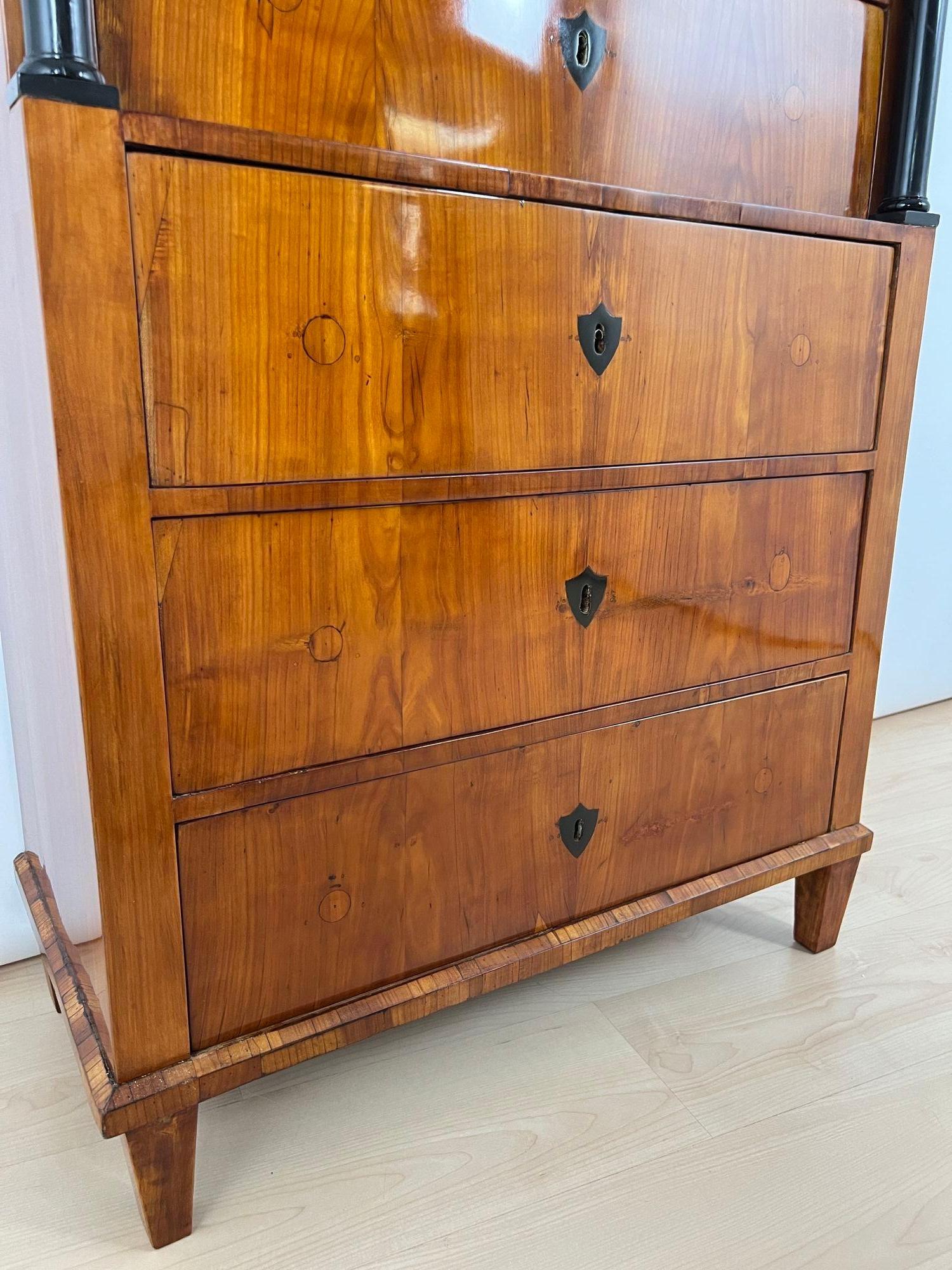 Chiffoniera Biedermeier, impiallacciatura di ciliegio, Germania del Sud, 1830 ca. in vendita 4