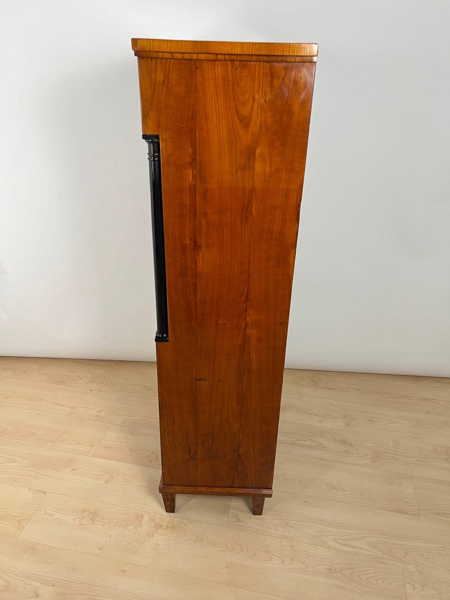 Chiffoniera Biedermeier, impiallacciatura di ciliegio, Germania del Sud, 1830 ca. in vendita 7