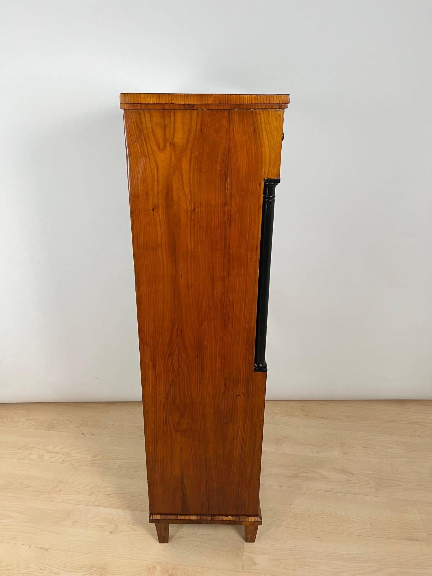 Chiffoniera Biedermeier, impiallacciatura di ciliegio, Germania del Sud, 1830 ca. in vendita 9
