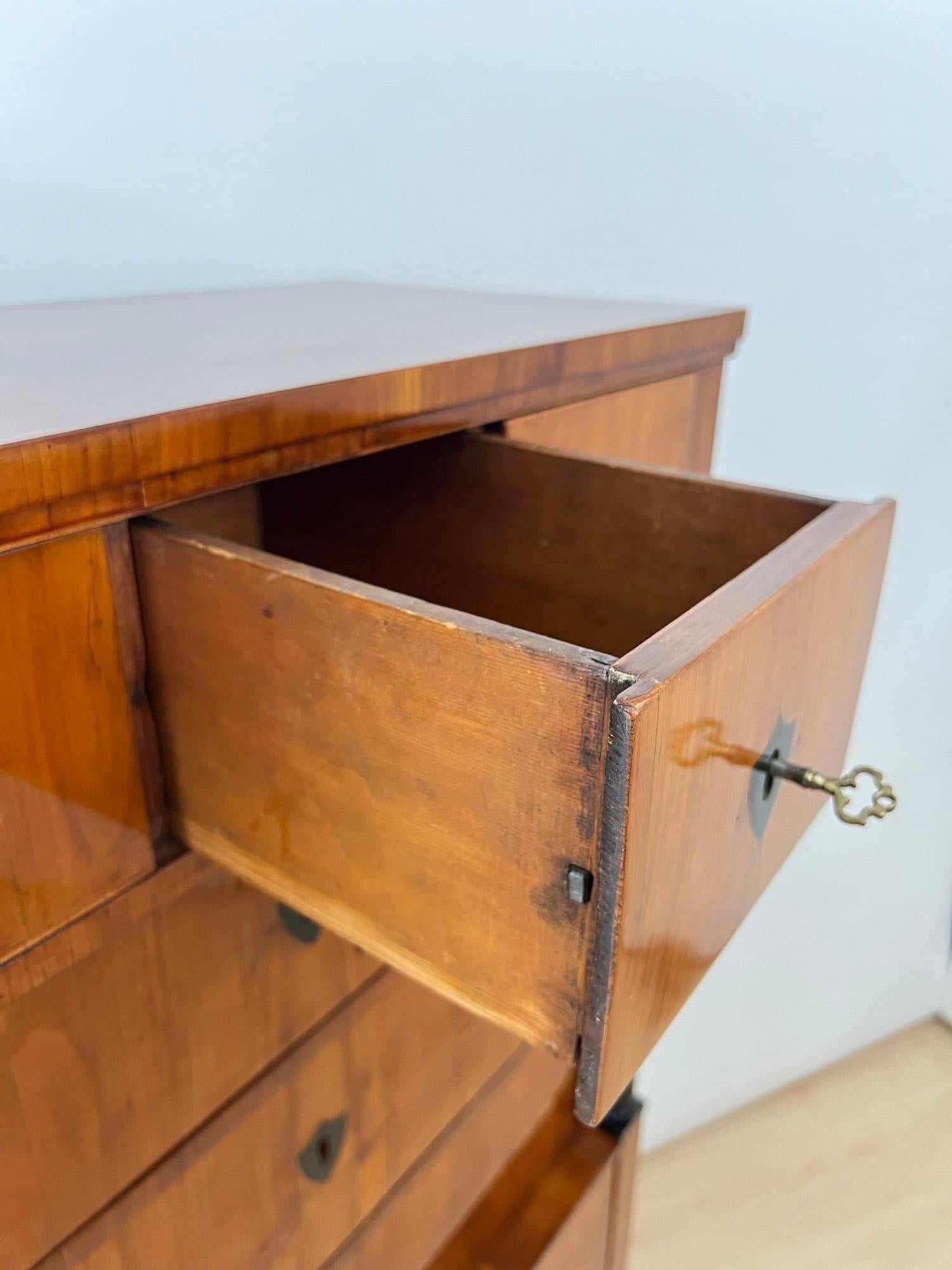 Chiffoniera Biedermeier, impiallacciatura di ciliegio, Germania del Sud, 1830 ca. in vendita 11