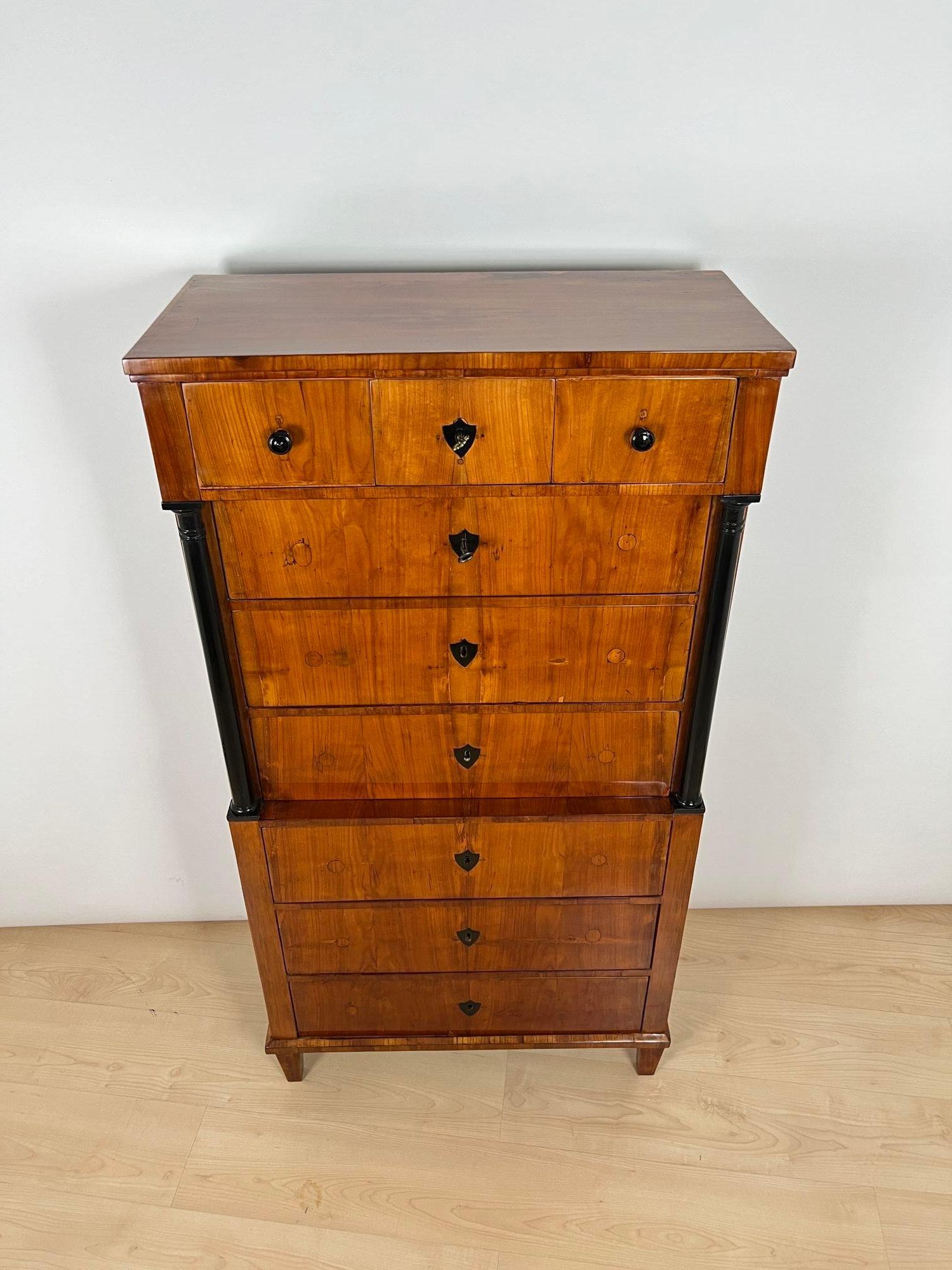 Chiffoniera Biedermeier, impiallacciatura di ciliegio, Germania del Sud, 1830 ca. in vendita 2