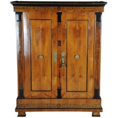 Biedermeier-Kleiderschrank Klassizismus, Kirschholz, um 1810