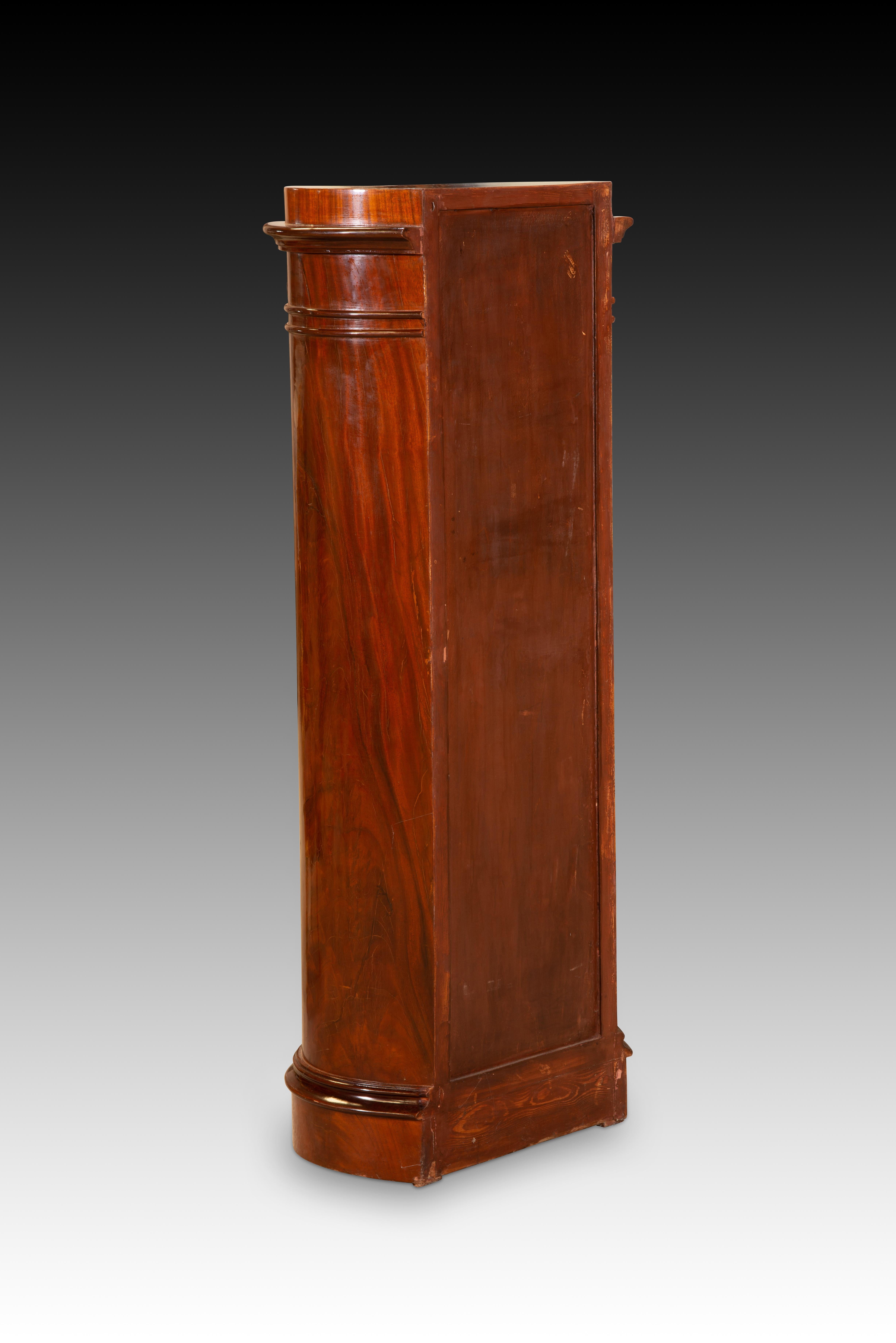 Altro Armadio a colonna o a bitta Biedermeier. Wood. XX secolo. in vendita