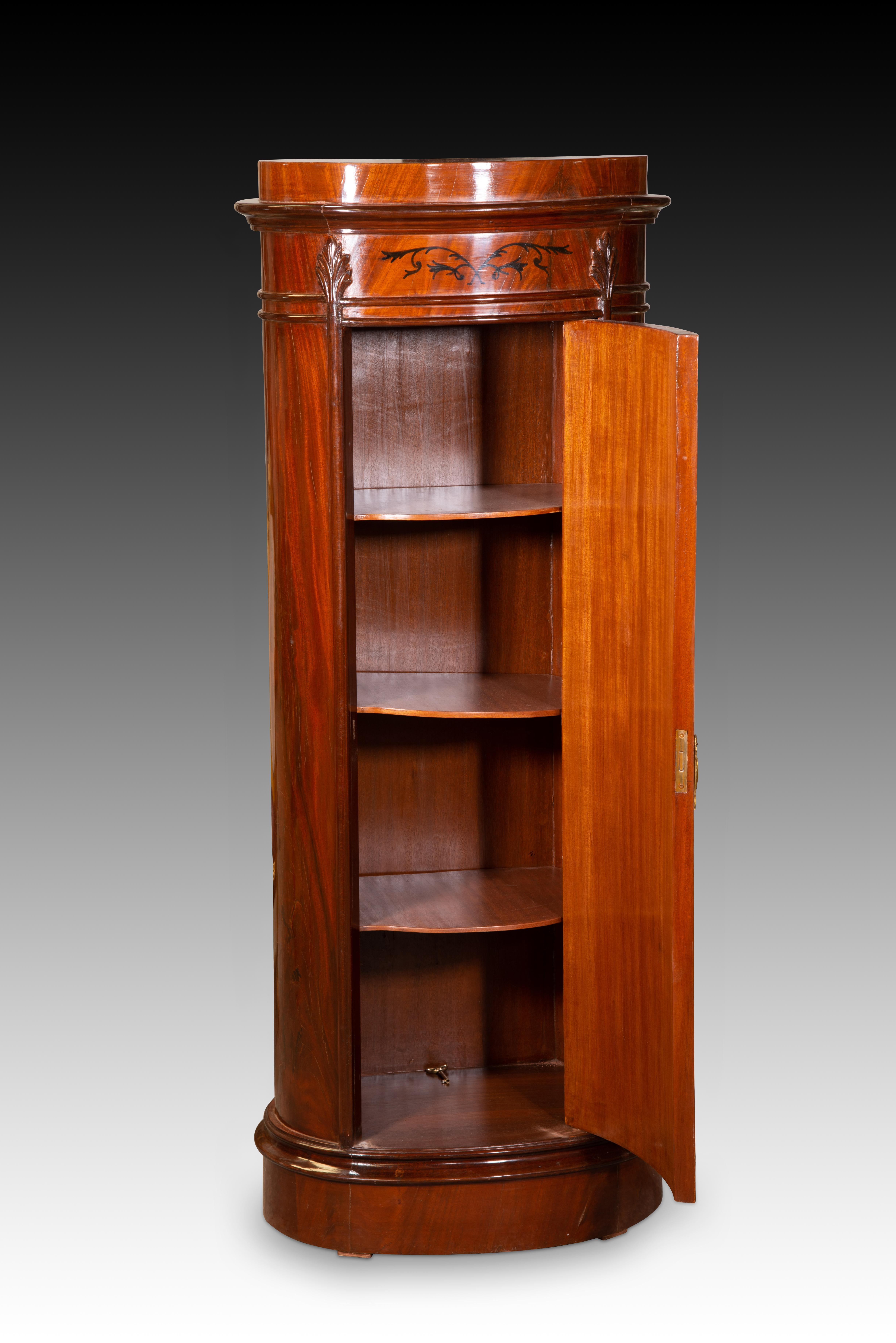 Sconosciuto Armadio a colonna o a bitta Biedermeier. Wood. XX secolo. in vendita