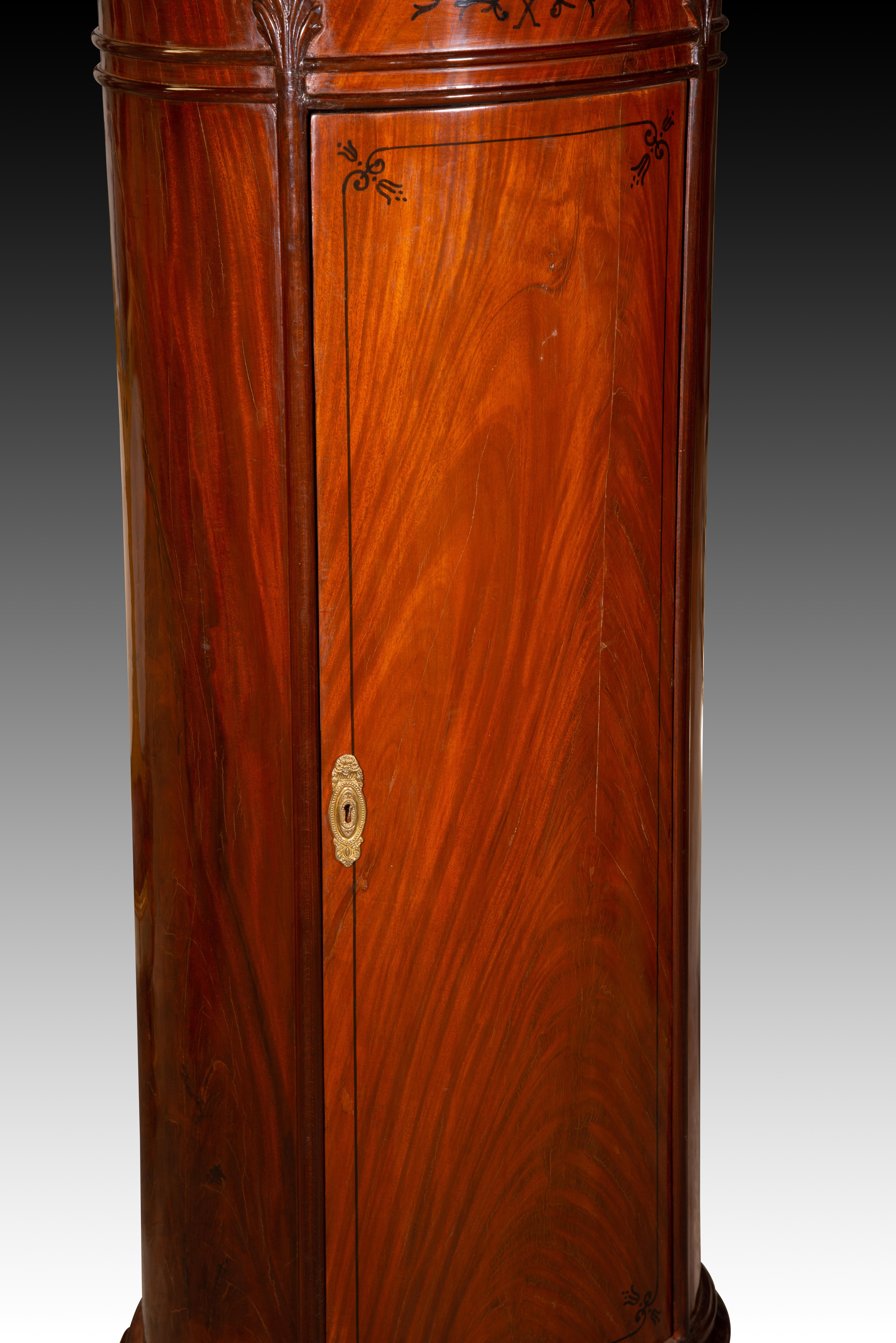 Armadio a colonna o a bitta Biedermeier. Wood. XX secolo. In condizioni buone in vendita a Madrid, ES