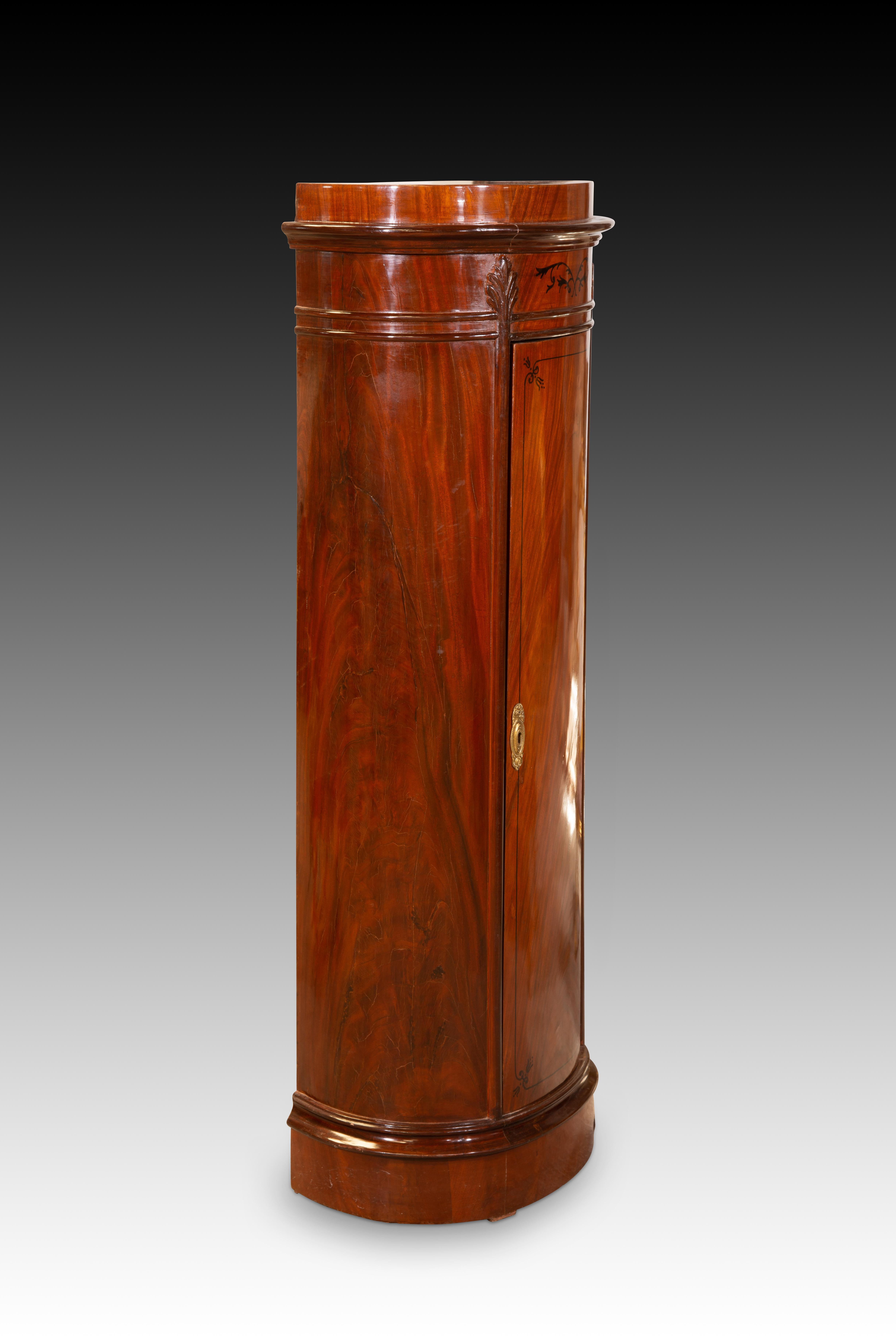 Metallo Armadio a colonna o a bitta Biedermeier. Wood. XX secolo. in vendita