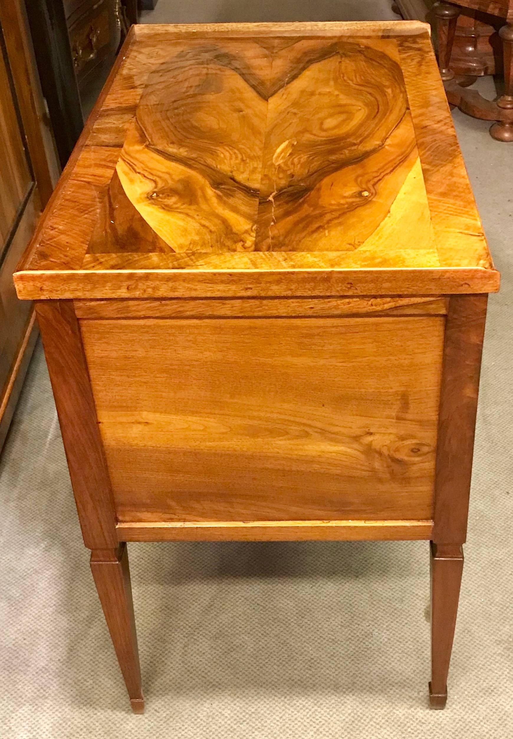 Unique Biedermeier commode, Bern 1810-1820, exquisite walnut veneer. Very elegant small commode in very good condition. Professionally refinished.