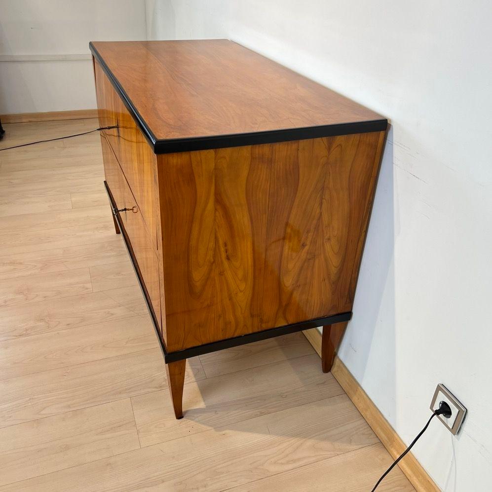 Biedermeier Commode, Cherry Veneer, Birch Inlay, South Germany, circa 1820 1