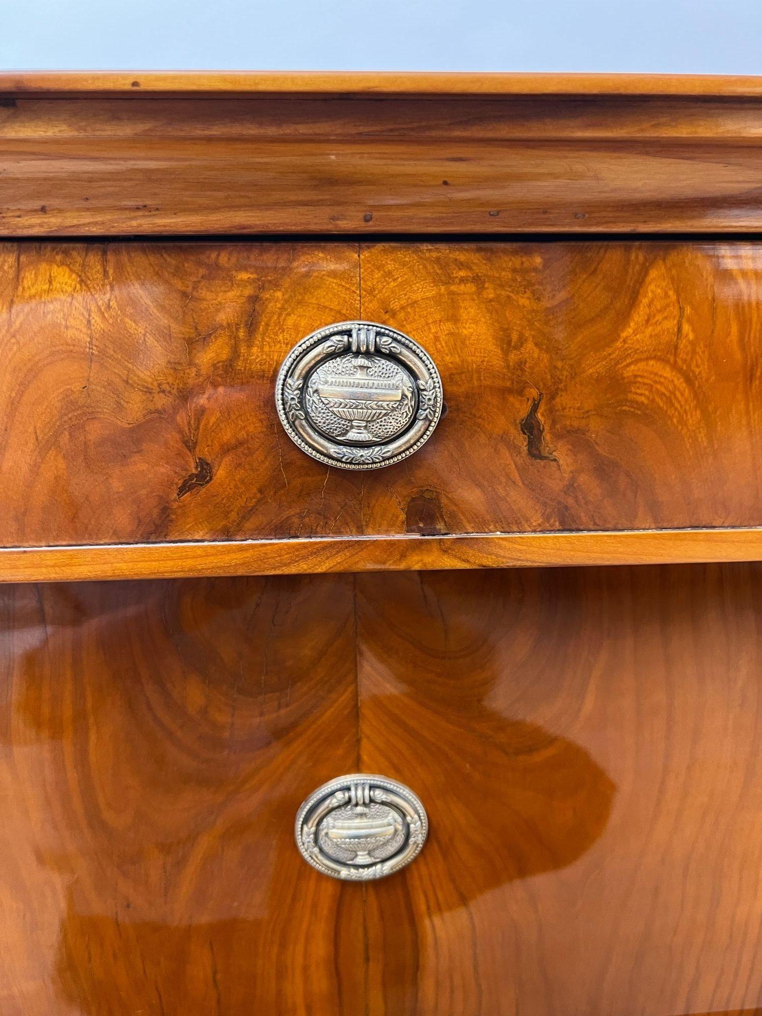 Biedermeier Kommode, Kirsche Furnier, Messing, Franken um 1820 im Angebot 6