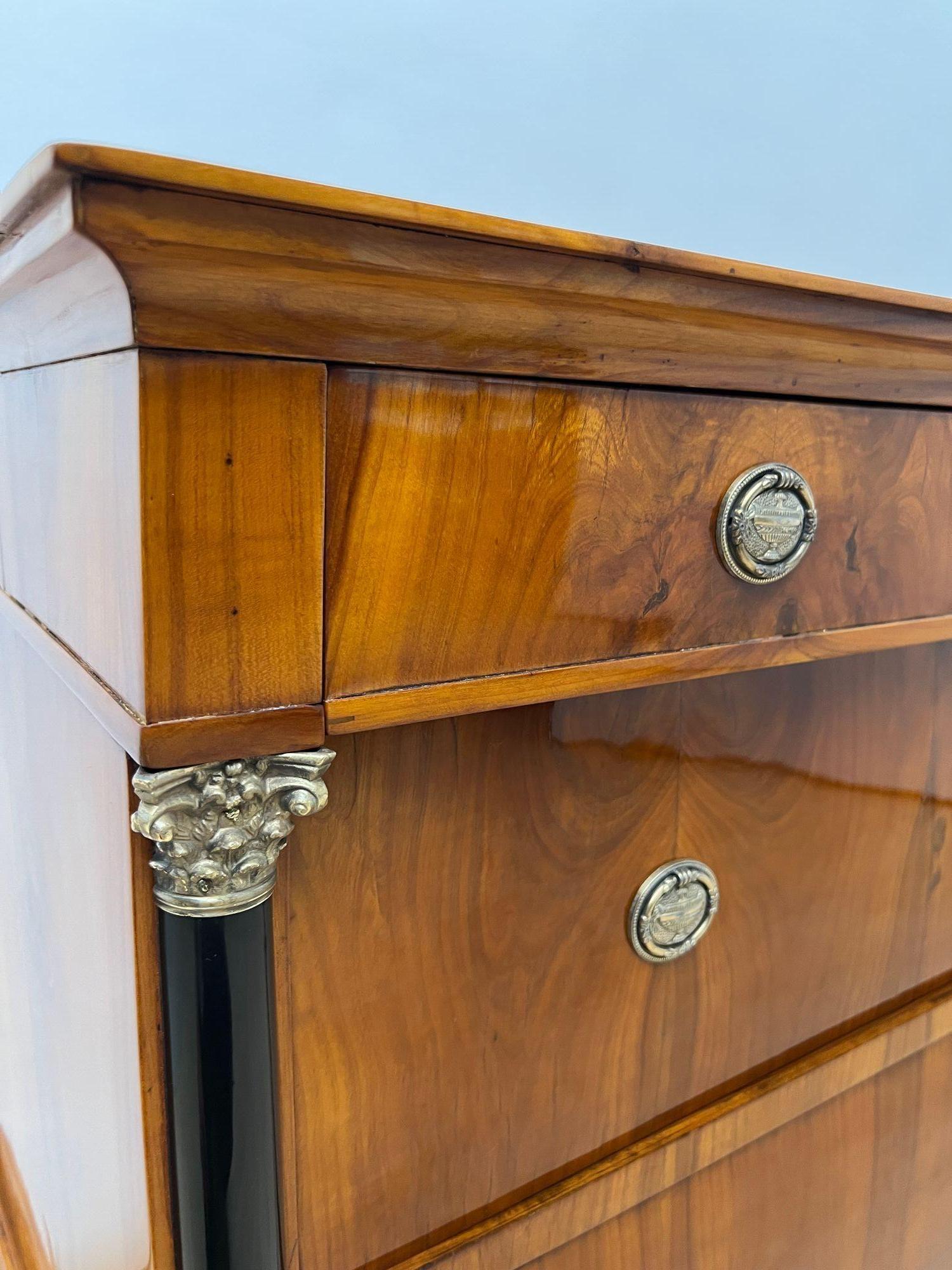 Biedermeier Kommode, Kirsche Furnier, Messing, Franken um 1820 im Angebot 10