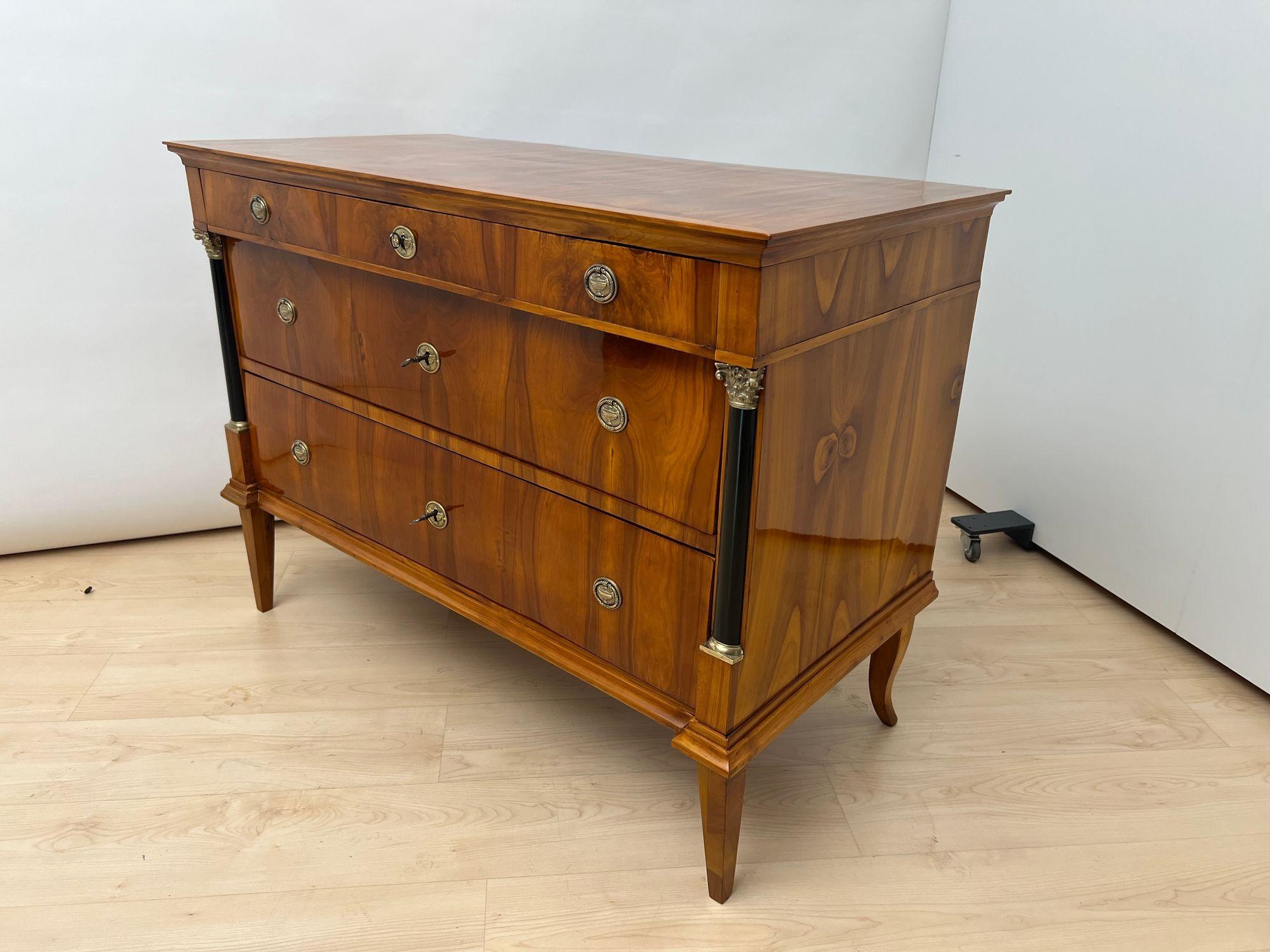 Biedermeier Kommode, Kirsche Furnier, Messing, Franken um 1820 (Poliert) im Angebot