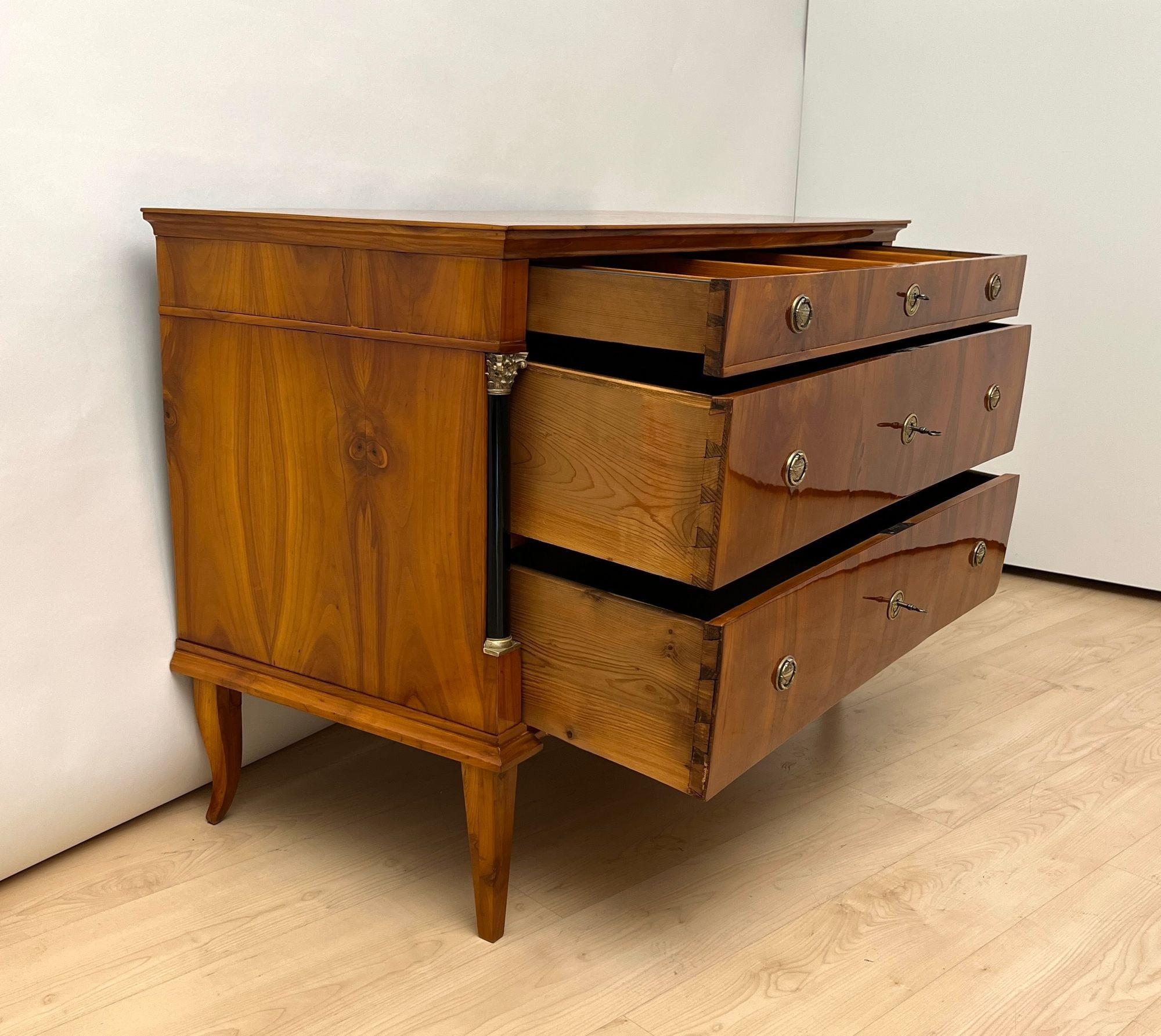 Biedermeier Kommode, Kirsche Furnier, Messing, Franken um 1820 im Angebot 2