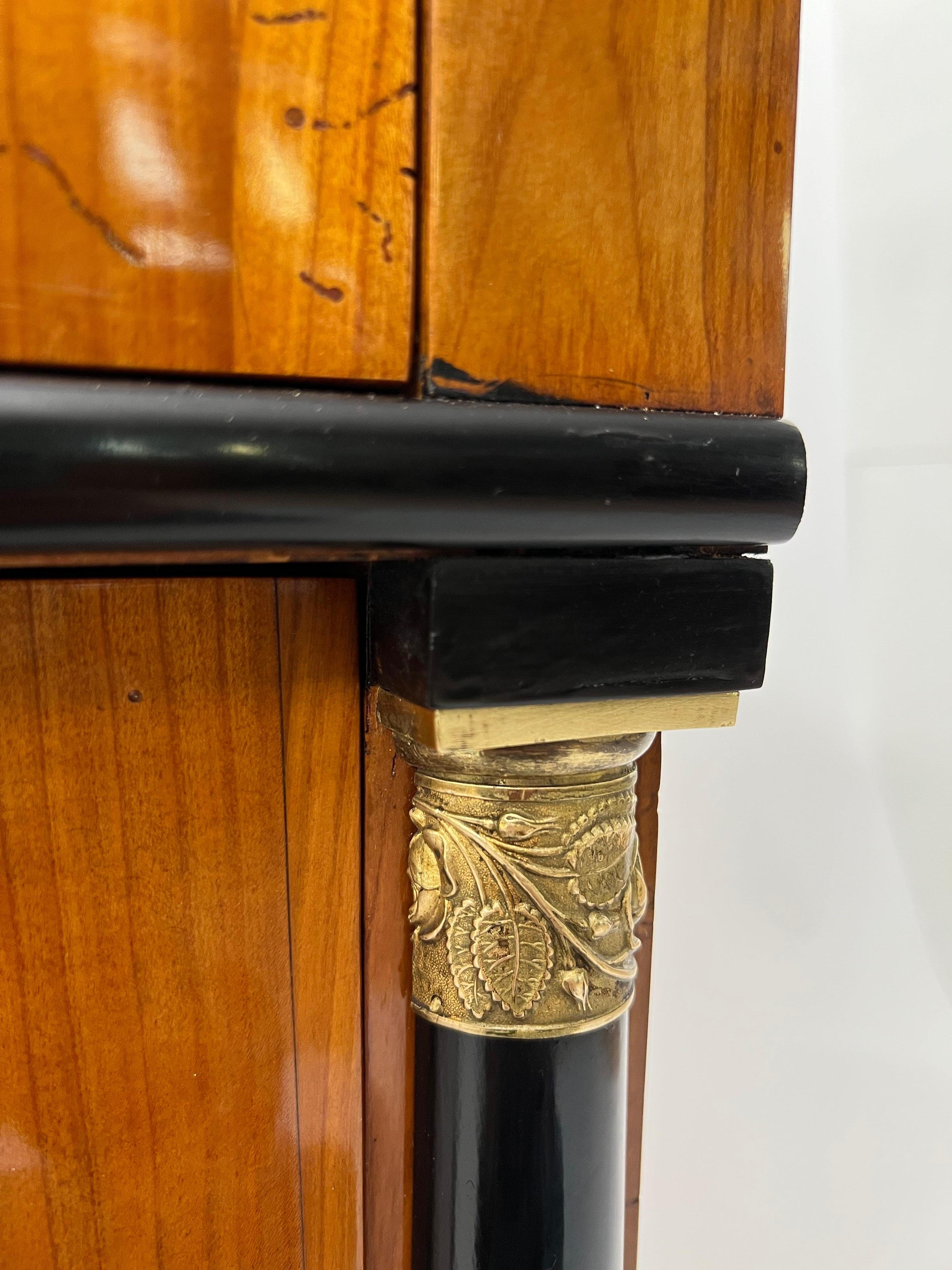 Commode Biedermeier, impiallacciatura di ciliegio, ottone, Germania meridionale, 1820 circa in vendita 3
