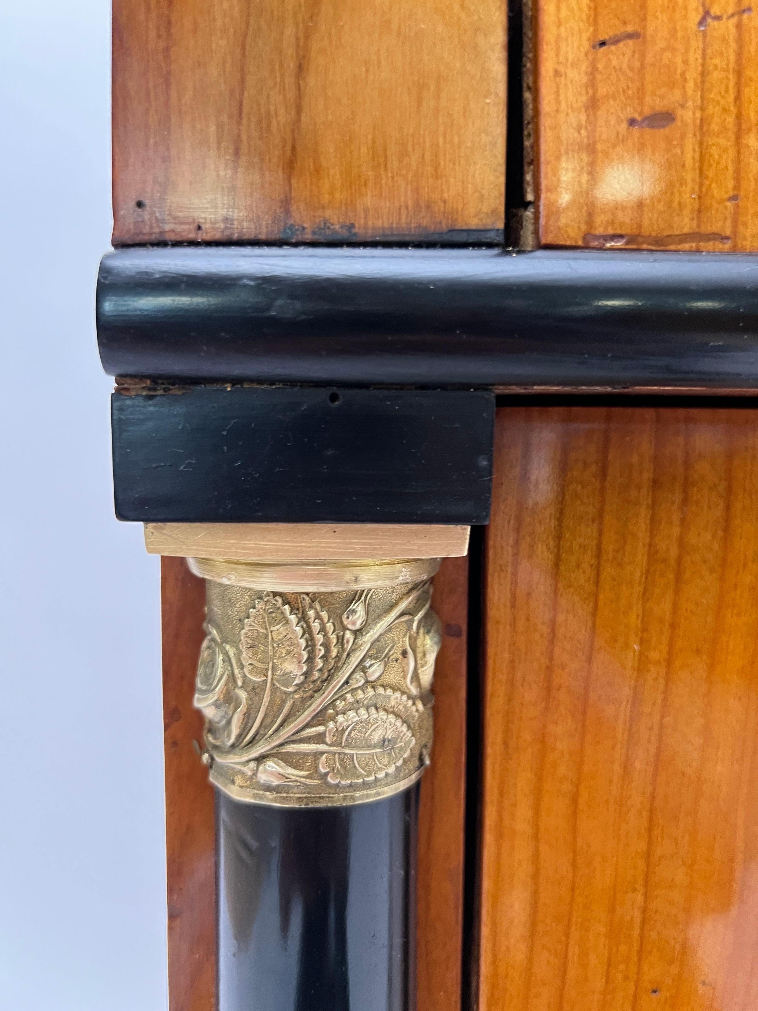 Commode Biedermeier, impiallacciatura di ciliegio, ottone, Germania meridionale, 1820 circa in vendita 4