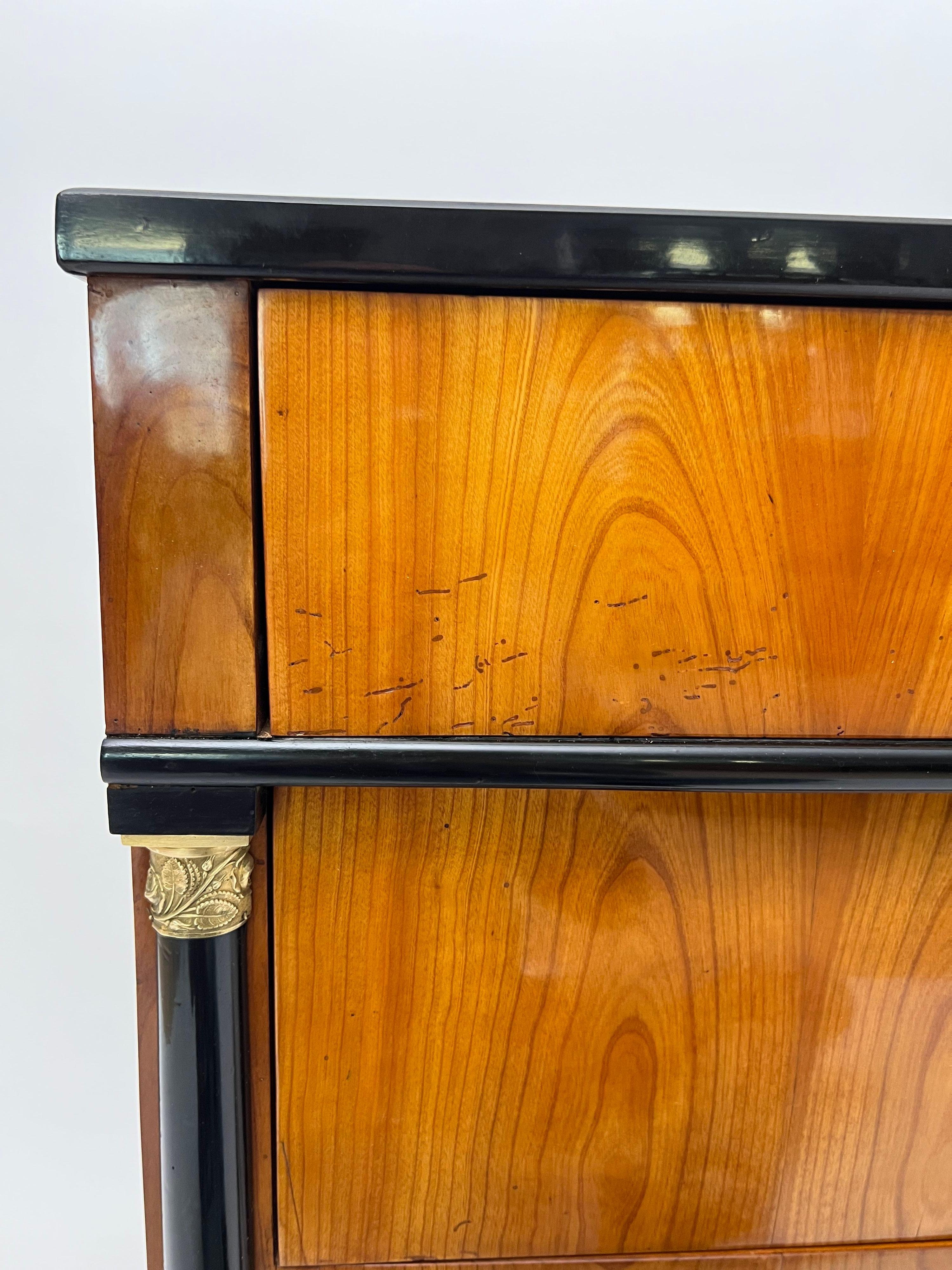 Commode Biedermeier, impiallacciatura di ciliegio, ottone, Germania meridionale, 1820 circa in vendita 5