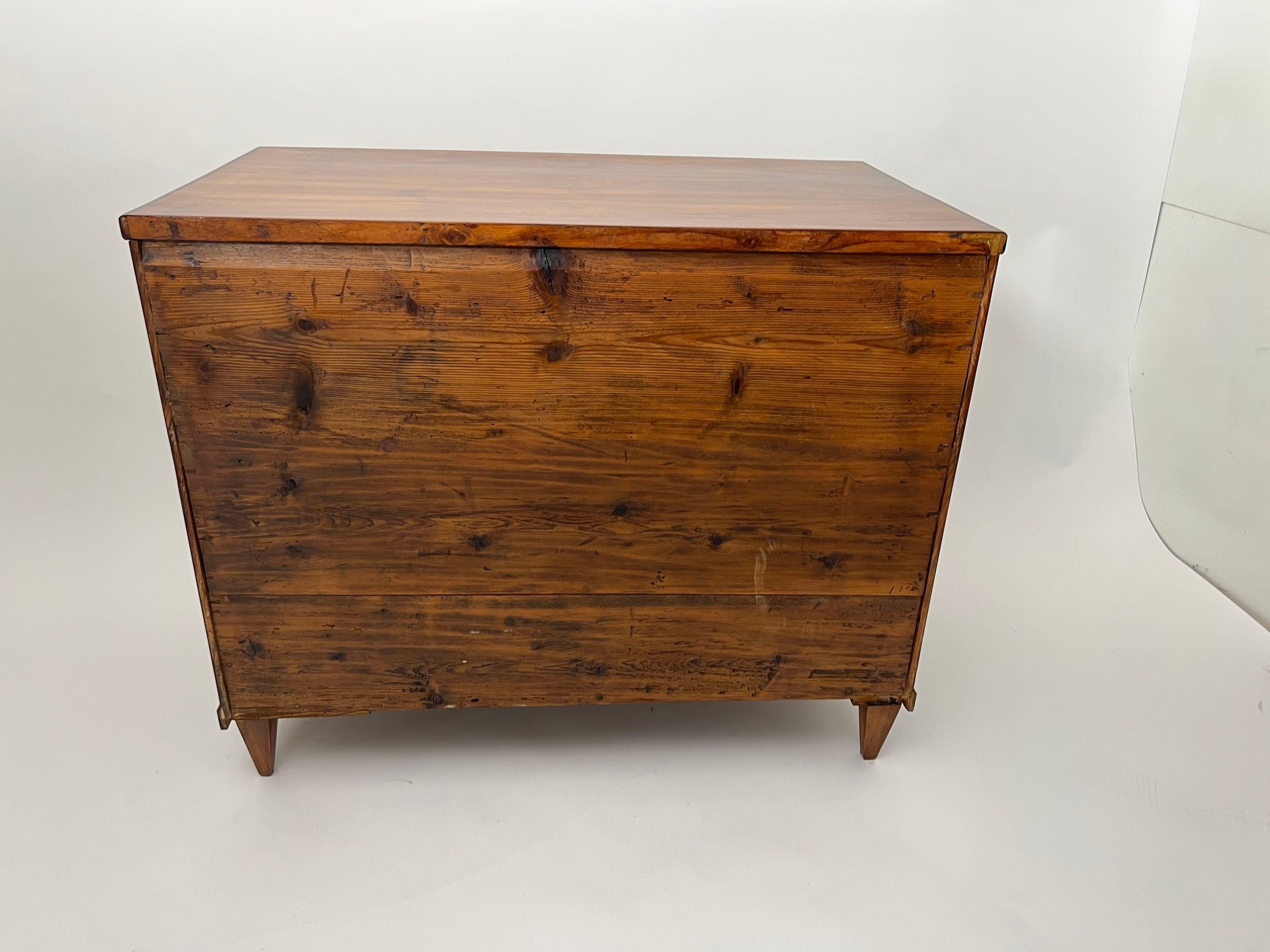 Commode Biedermeier, impiallacciatura di ciliegio, ottone, Germania meridionale, 1820 circa in vendita 13