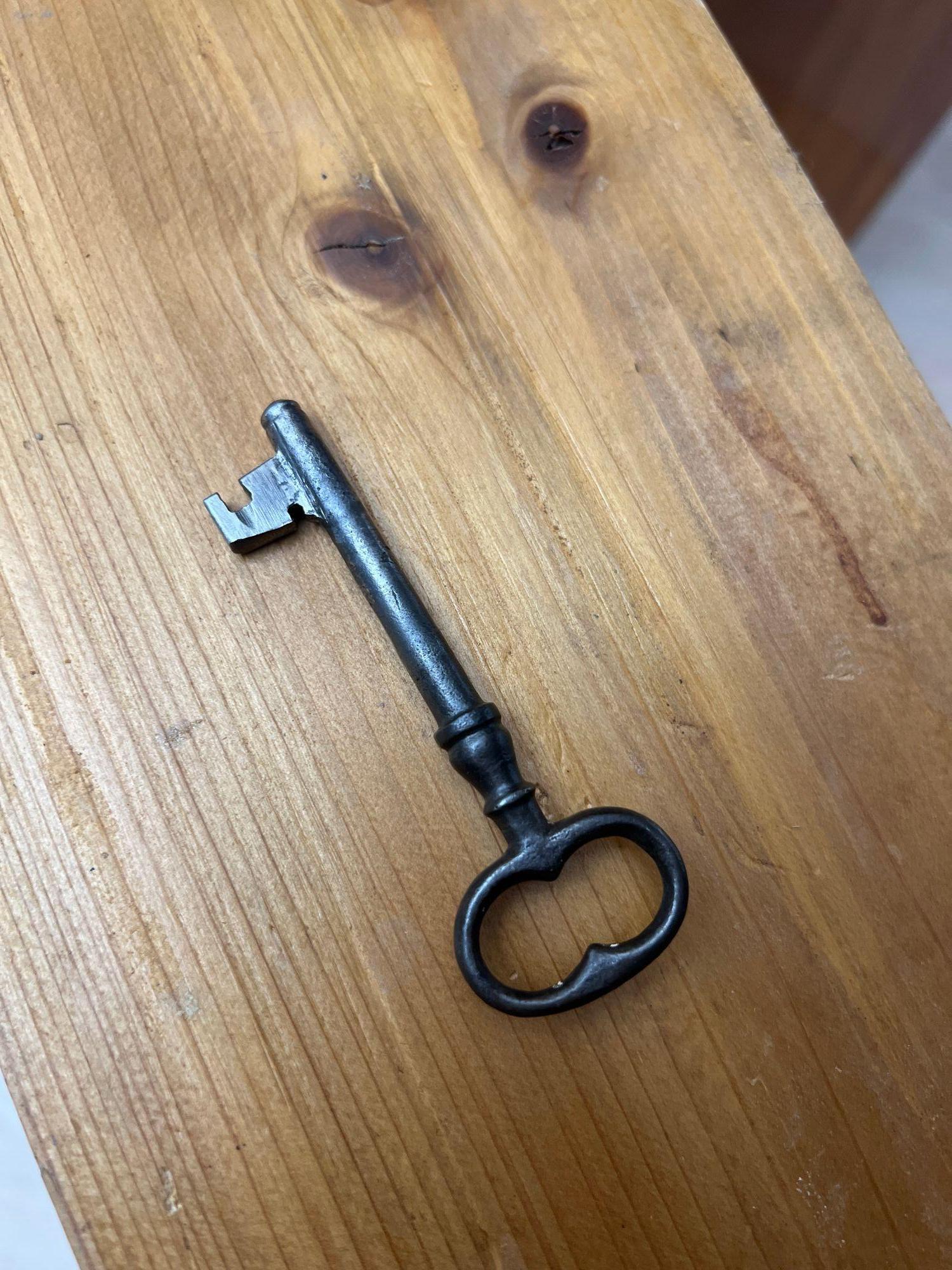 Biedermeier Commode, Cherry Veneer, Ebonized, South Germany, circa 1830 in vendita 14