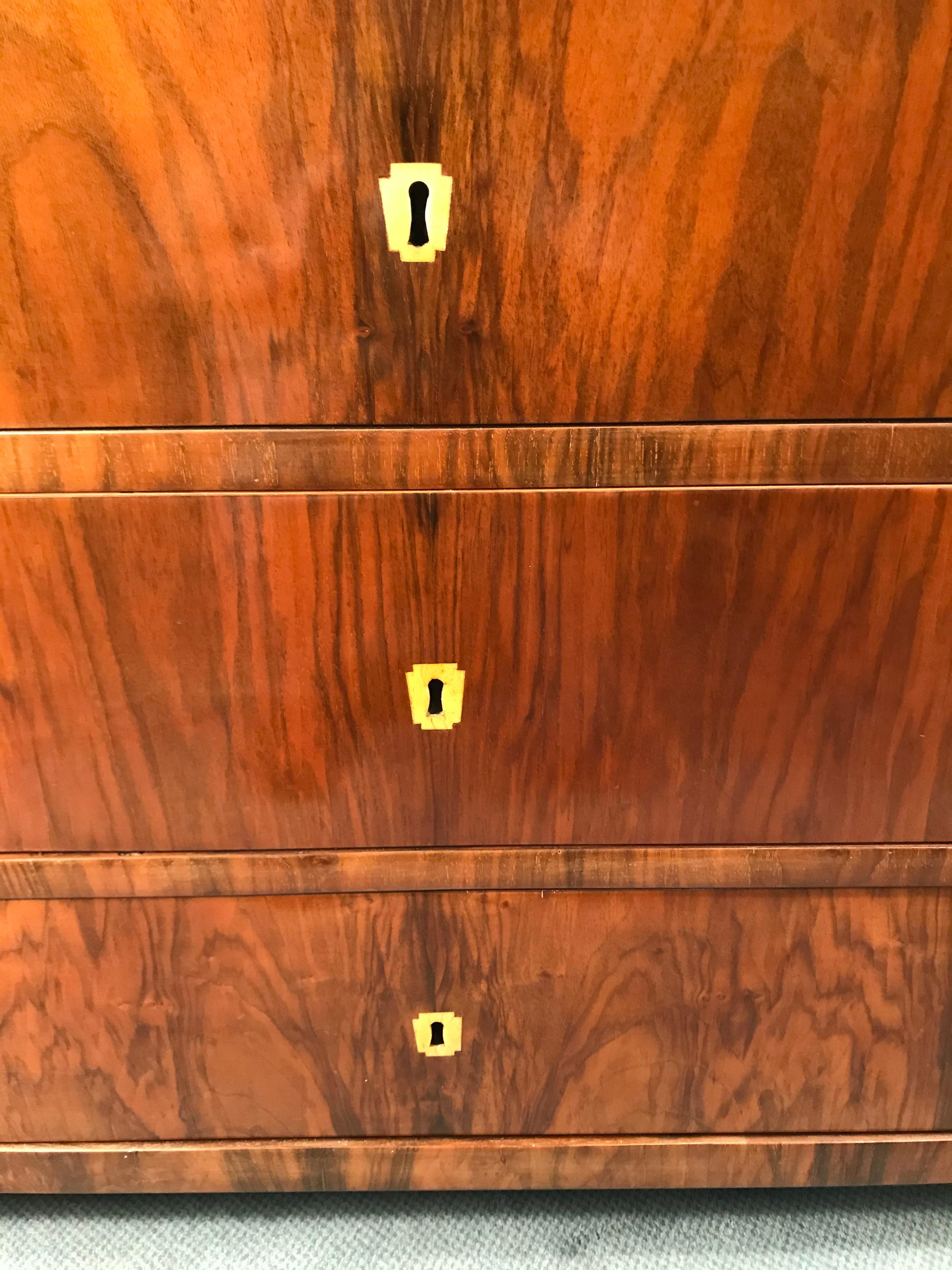 Early 19th Century Biedermeier Commode, South German 1820, Walnut Veneer