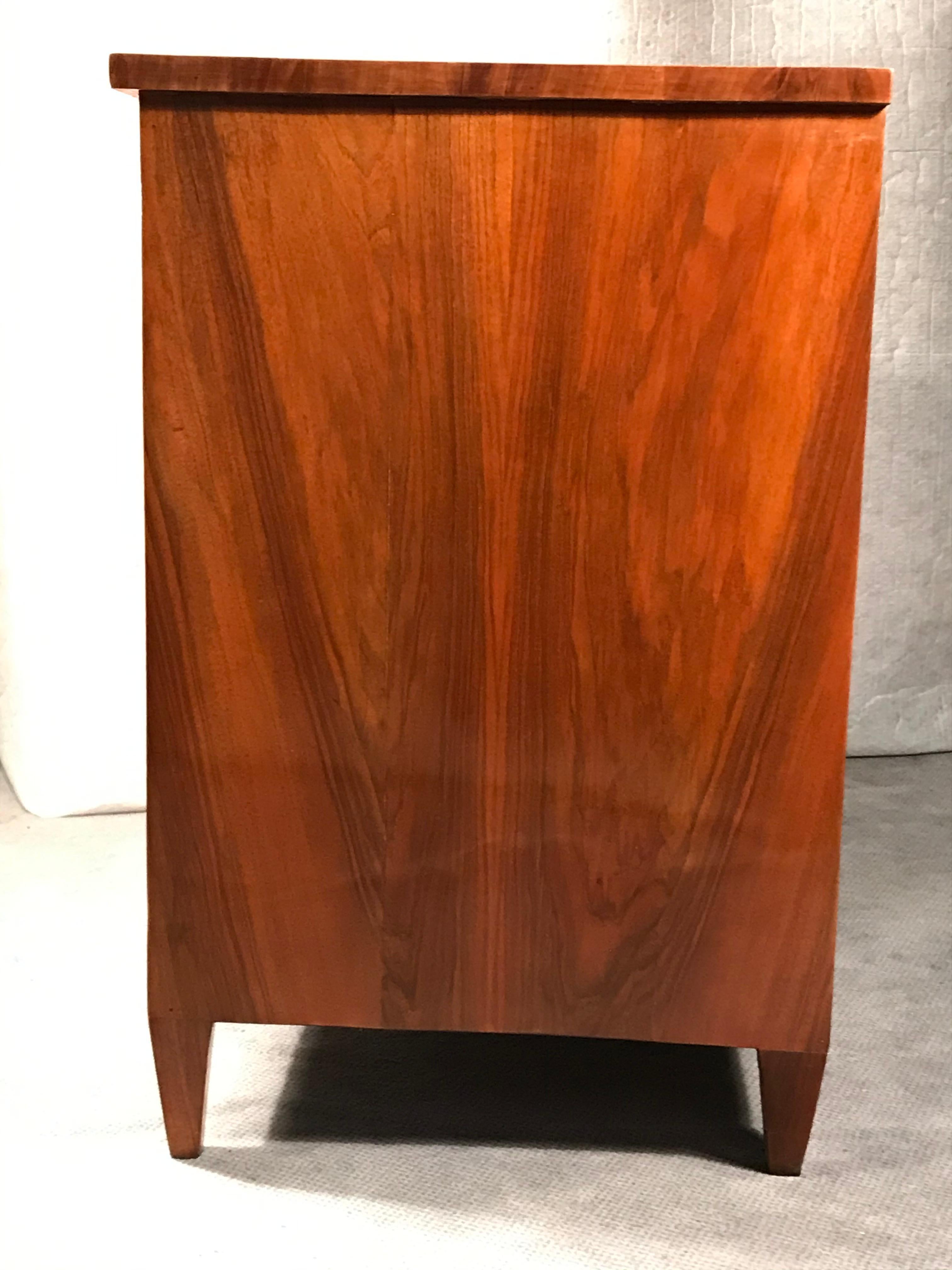 Biedermeier Commode, South German 1820, Walnut Veneer 3