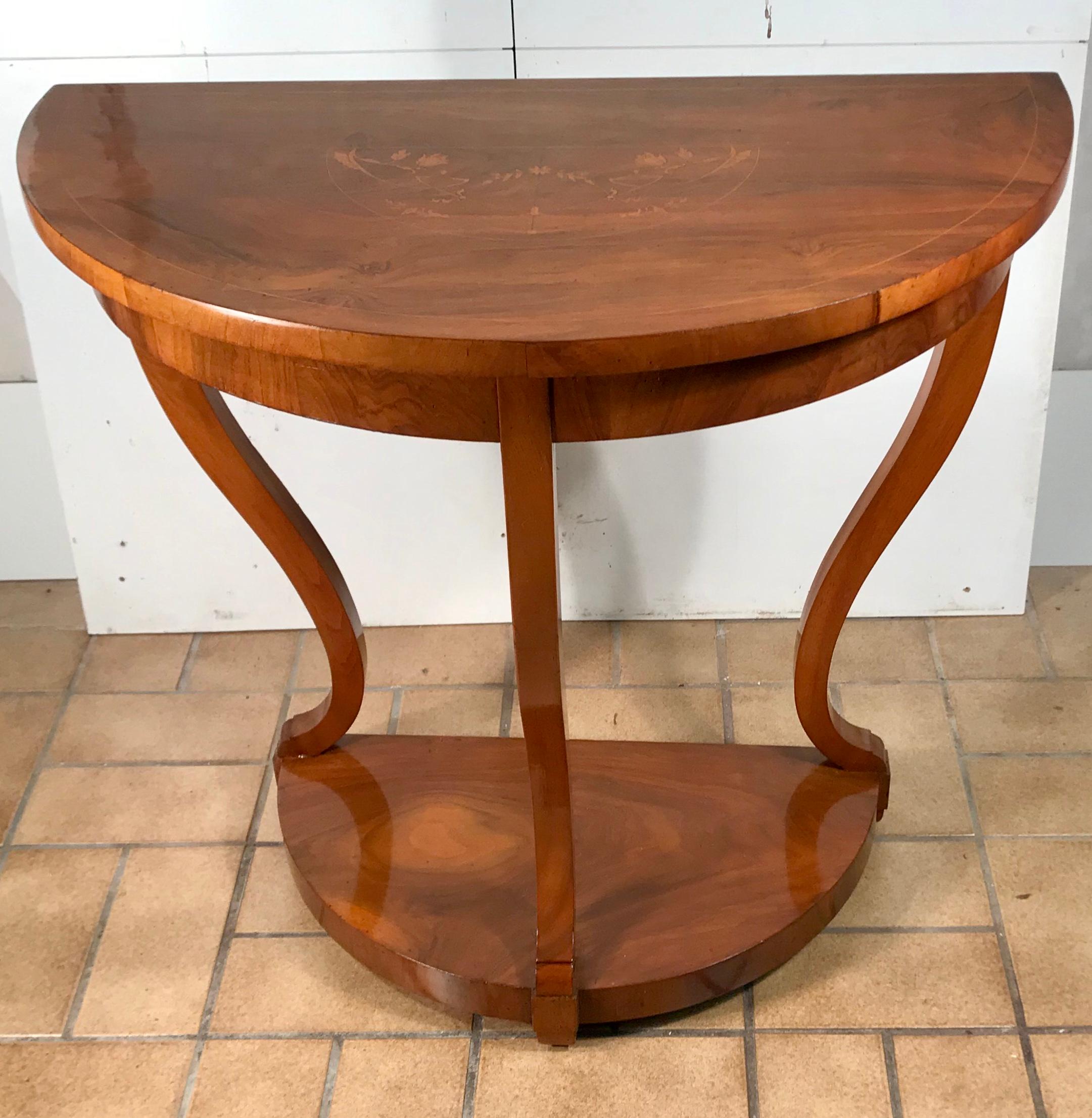 Biedermeier Console Table, Walnut Veneer, South German, 1820 In Good Condition In Belmont, MA