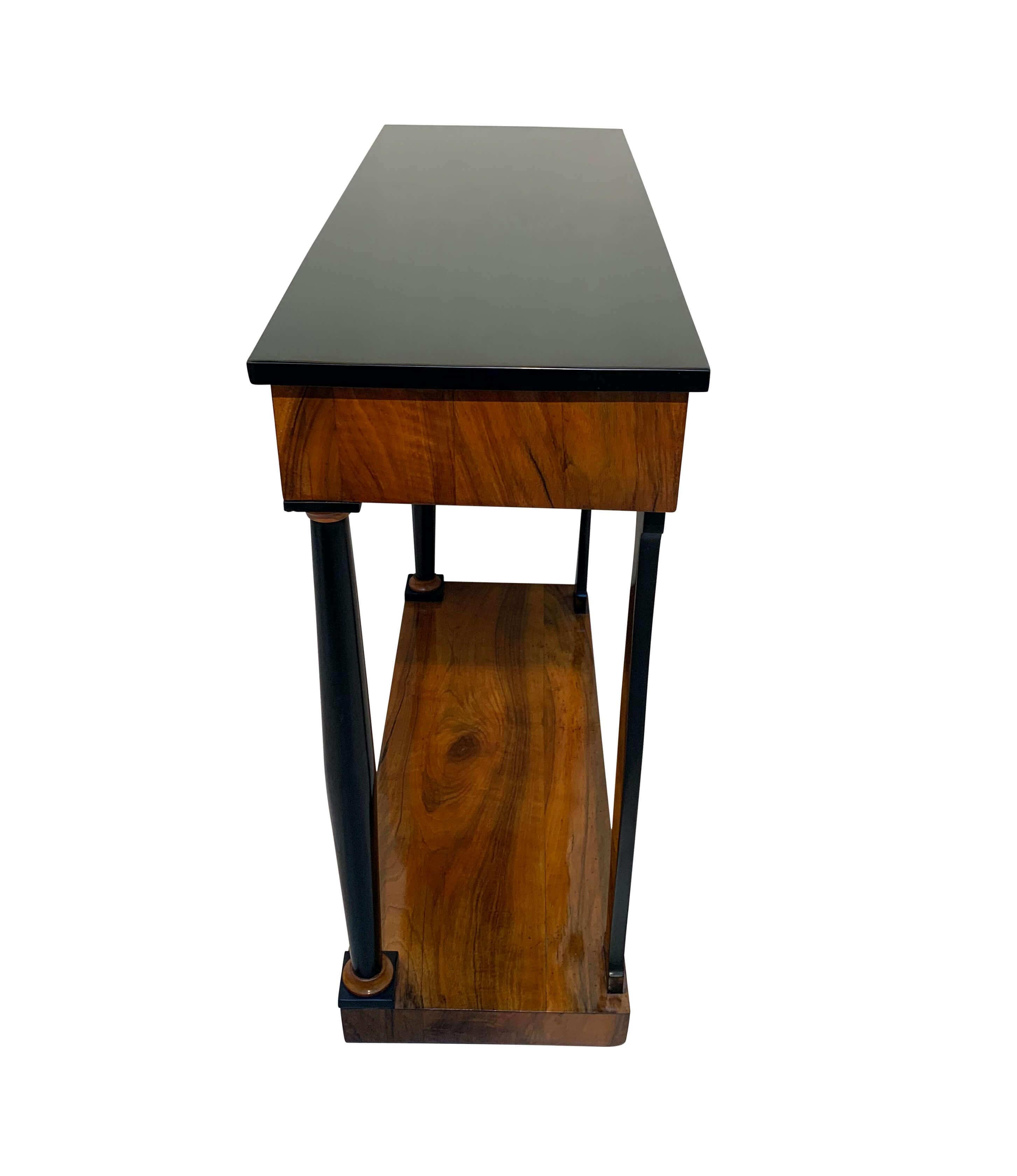Biedermeier Console Table, Walnut Veneer, Ebonized, South Germany, circa 1820 In Good Condition In Regensburg, DE