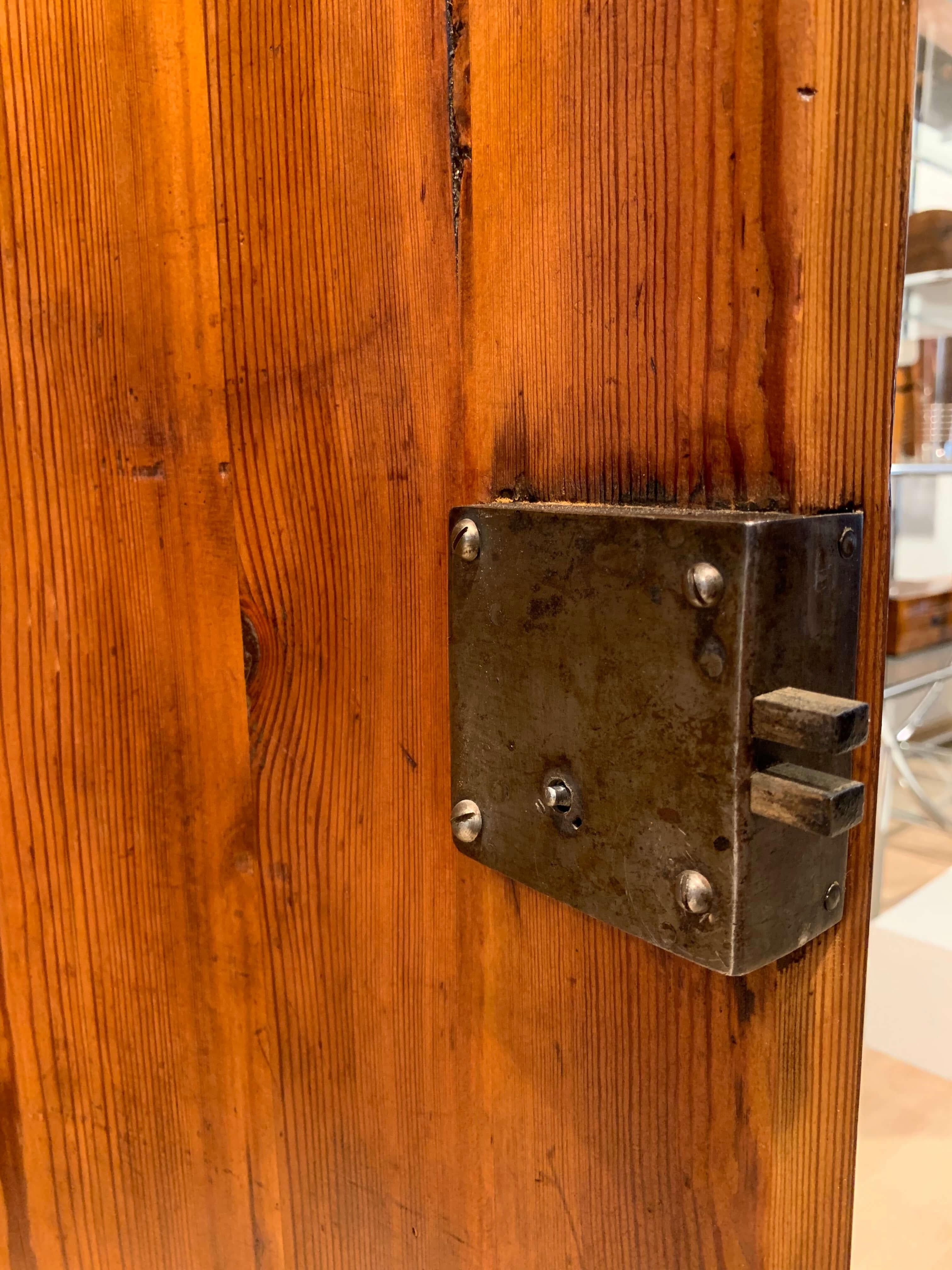 Biedermeier Corner Cabinet, Cherry Veneer, Ebony, South Germany circa 1820 For Sale 7