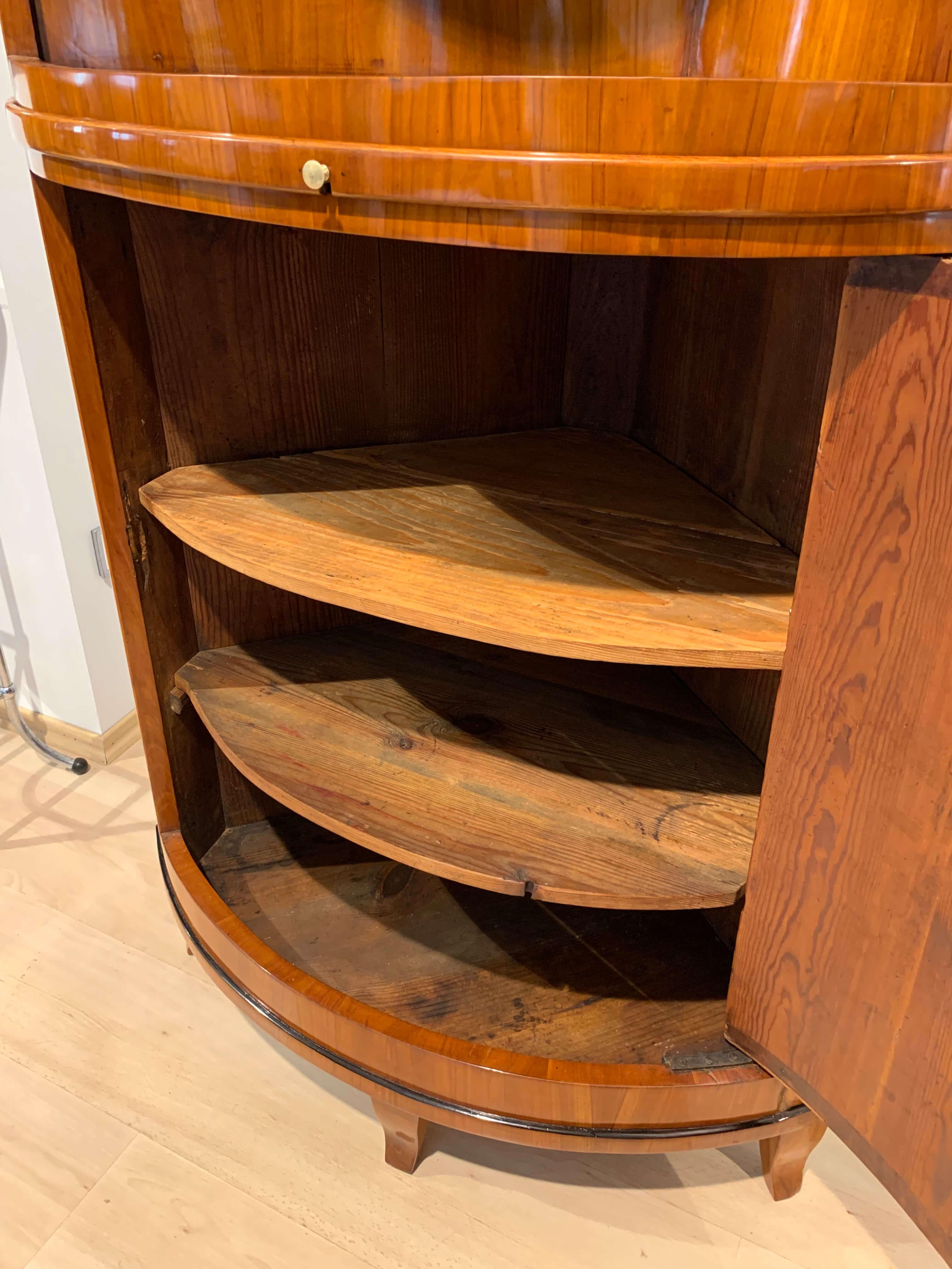 Biedermeier Corner Cabinet, Cherry Veneer, Ebony Inlay, South Germany circa 1820 For Sale 9