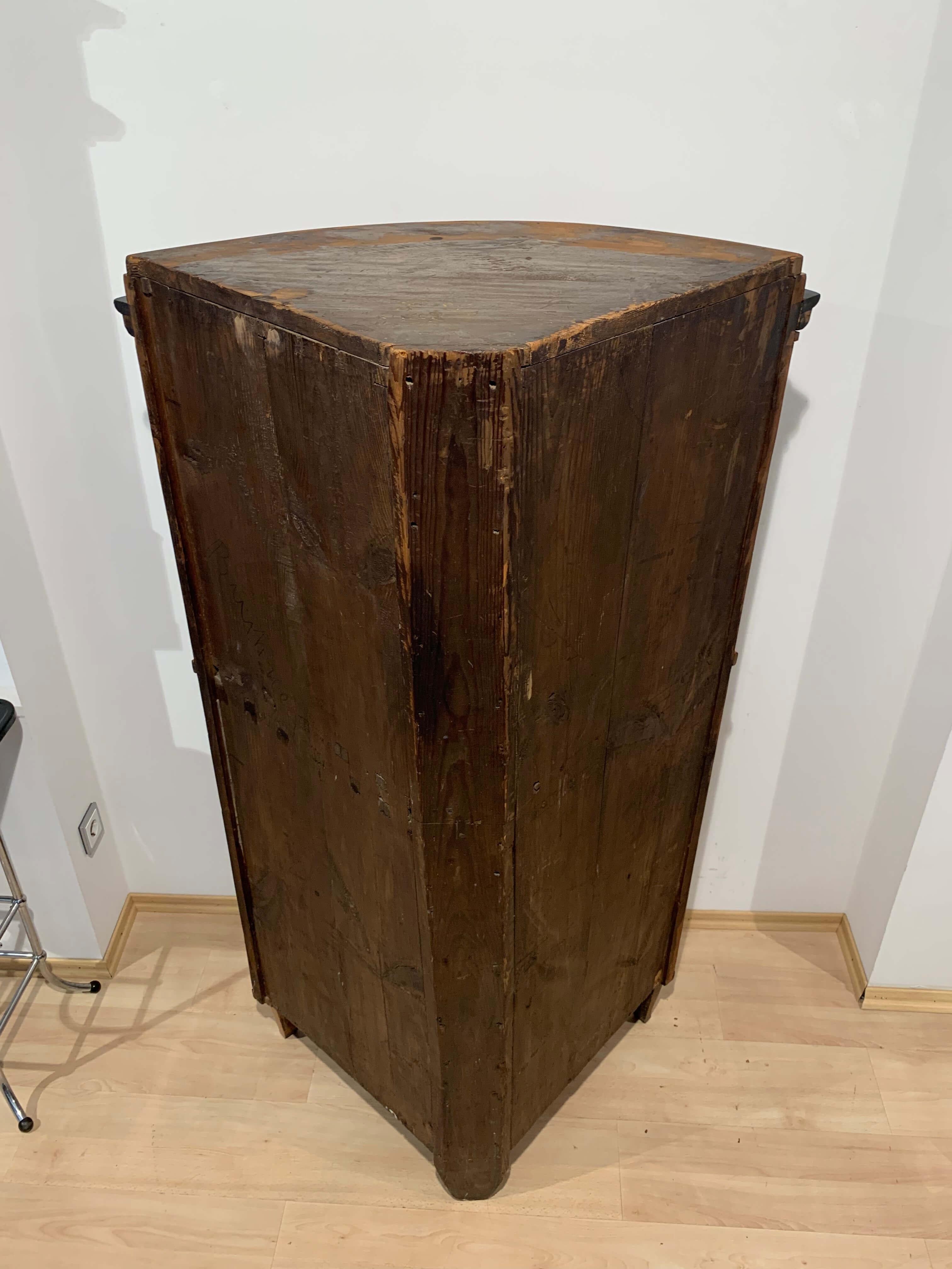 Biedermeier Corner Cabinet, Cherry Veneer, Ebony, South Germany circa 1820 For Sale 11
