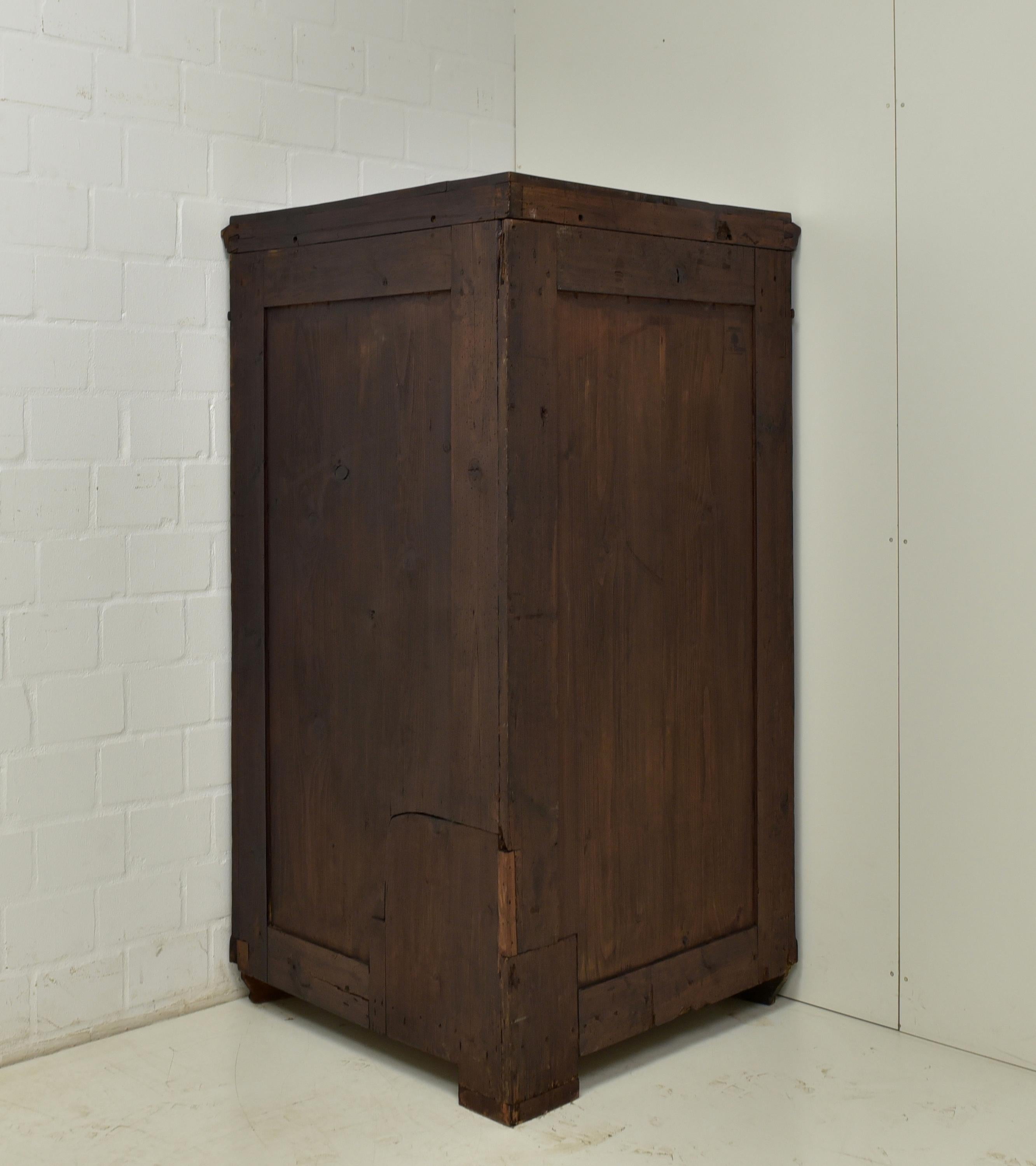 Biedermeier Corner Cupboard / Dresser in Mahogany, 1840 6